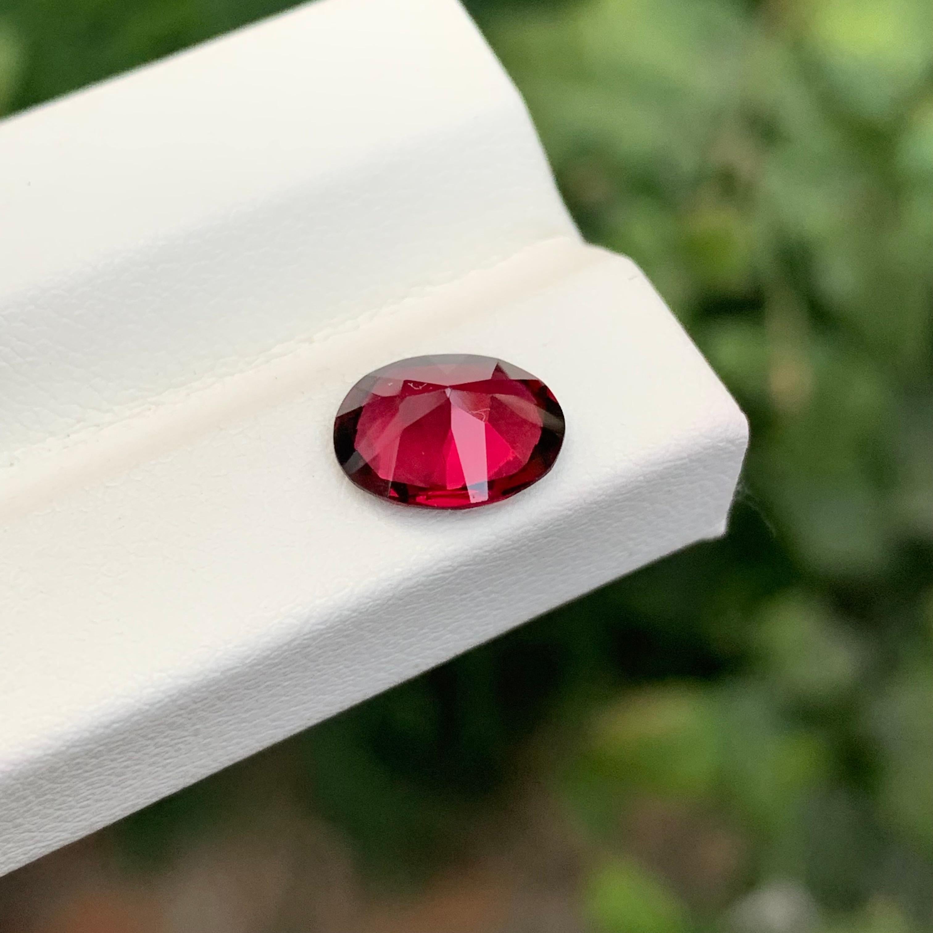 2.25 Carat Natural Loose Rhodolite Garnet Oval Shape Gemstone (grenat rhodolite en vrac de forme ovale) Neuf - En vente à Peshawar, PK