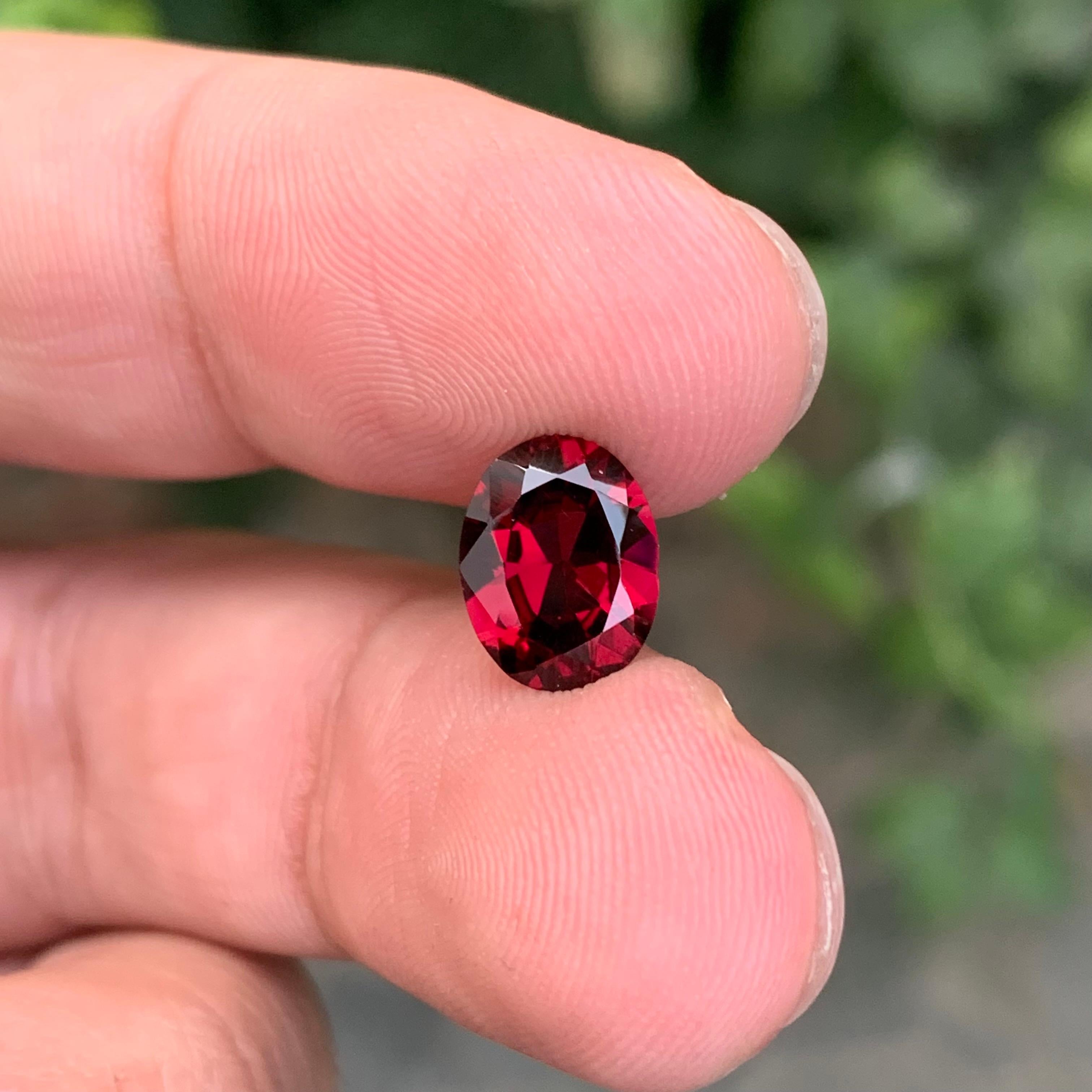 2.25 Carat Natural Loose Rhodolite Garnet Oval Shape Gemstone (grenat rhodolite en vrac de forme ovale) en vente 1