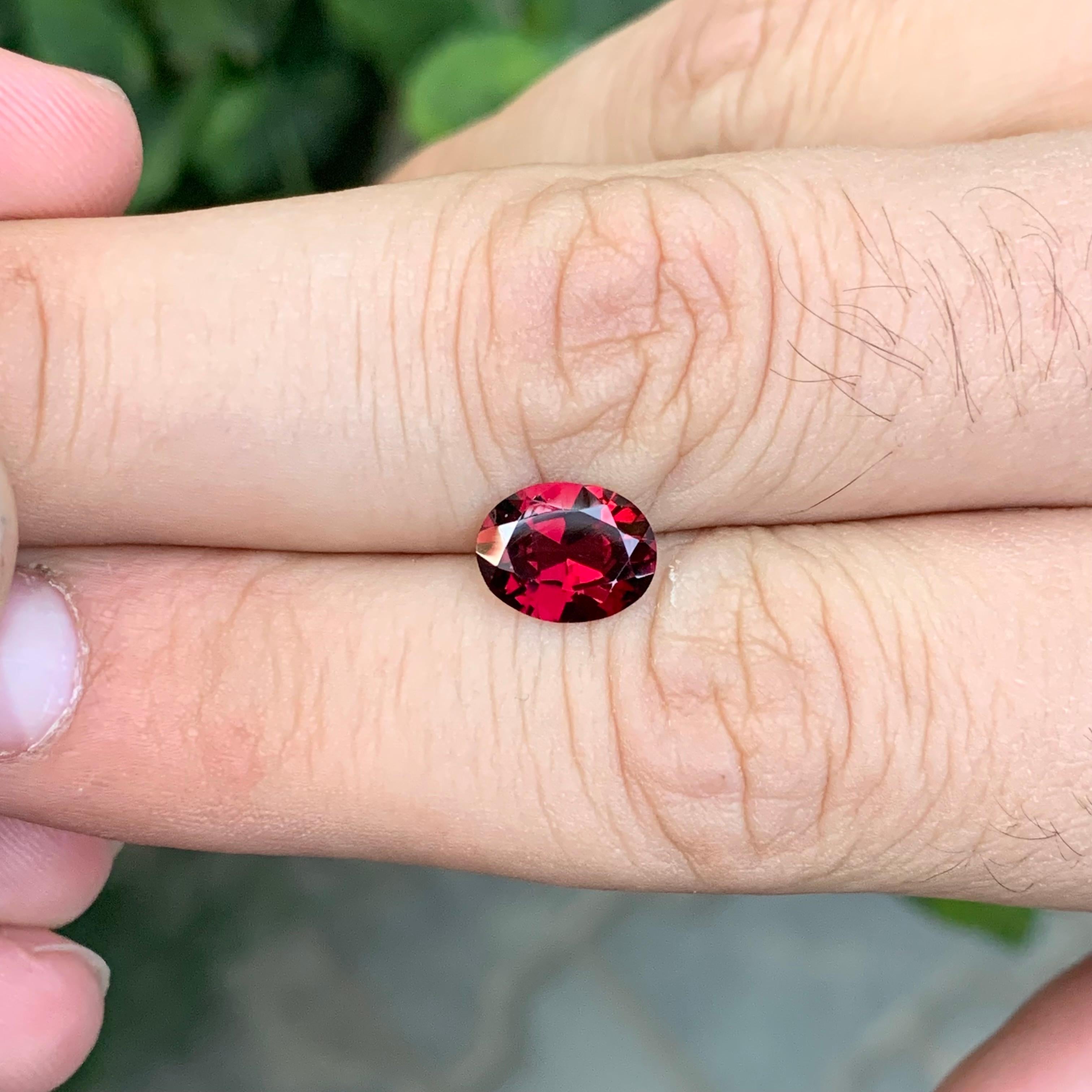 2.25 Carat Natural Loose Rhodolite Garnet Oval Shape Gemstone (grenat rhodolite en vrac de forme ovale) en vente 2