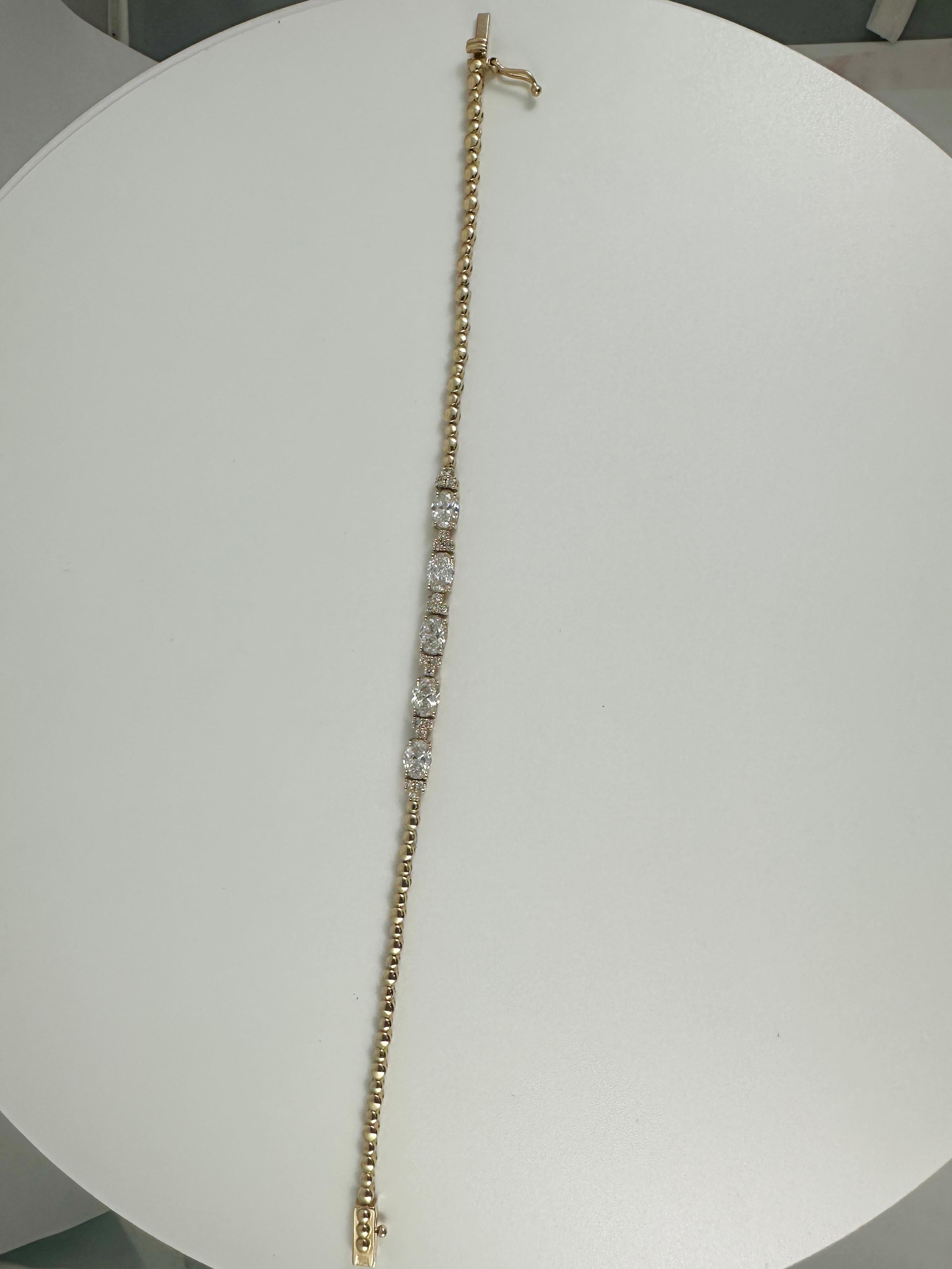 Bracciale Tennis con diamanti ovali e rotondi da 2,25 carati in oro giallo 14K, 7 pollici In condizioni Nuovo in vendita a New York, NY