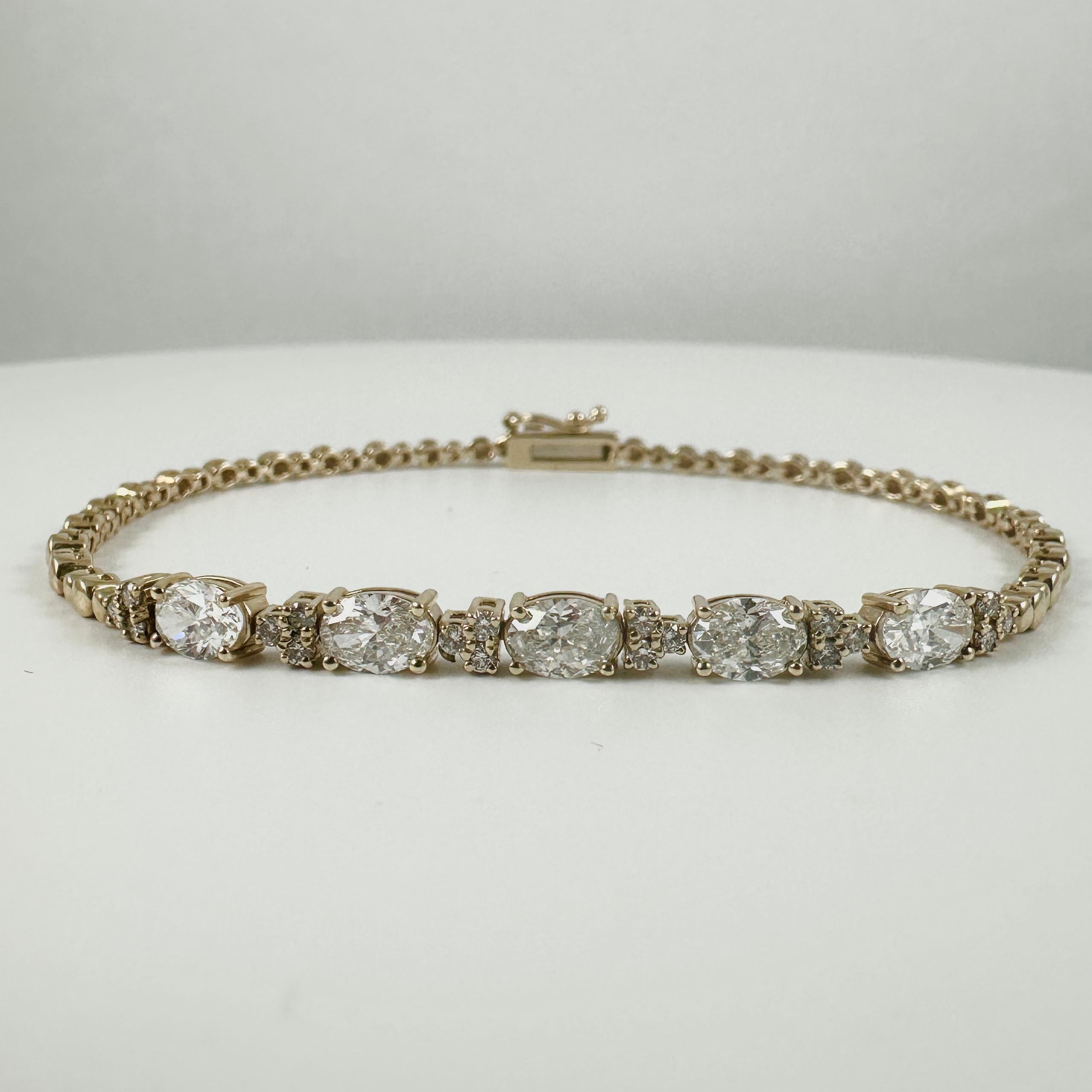 Bracciale Tennis con diamanti ovali e rotondi da 2,25 carati in oro giallo 14K, 7 pollici in vendita 3