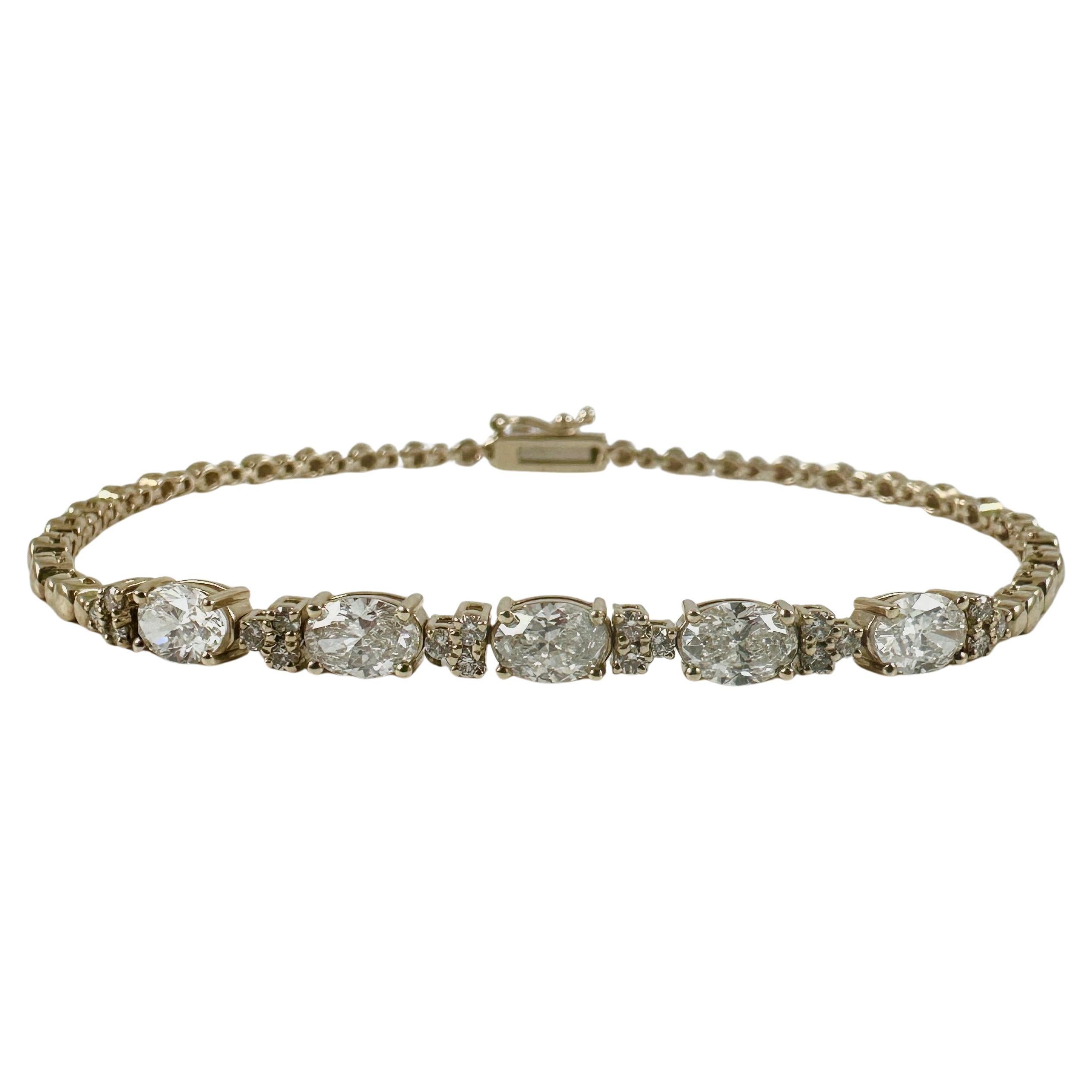 Bracciale Tennis con diamanti ovali e rotondi da 2,25 carati in oro giallo 14K, 7 pollici in vendita