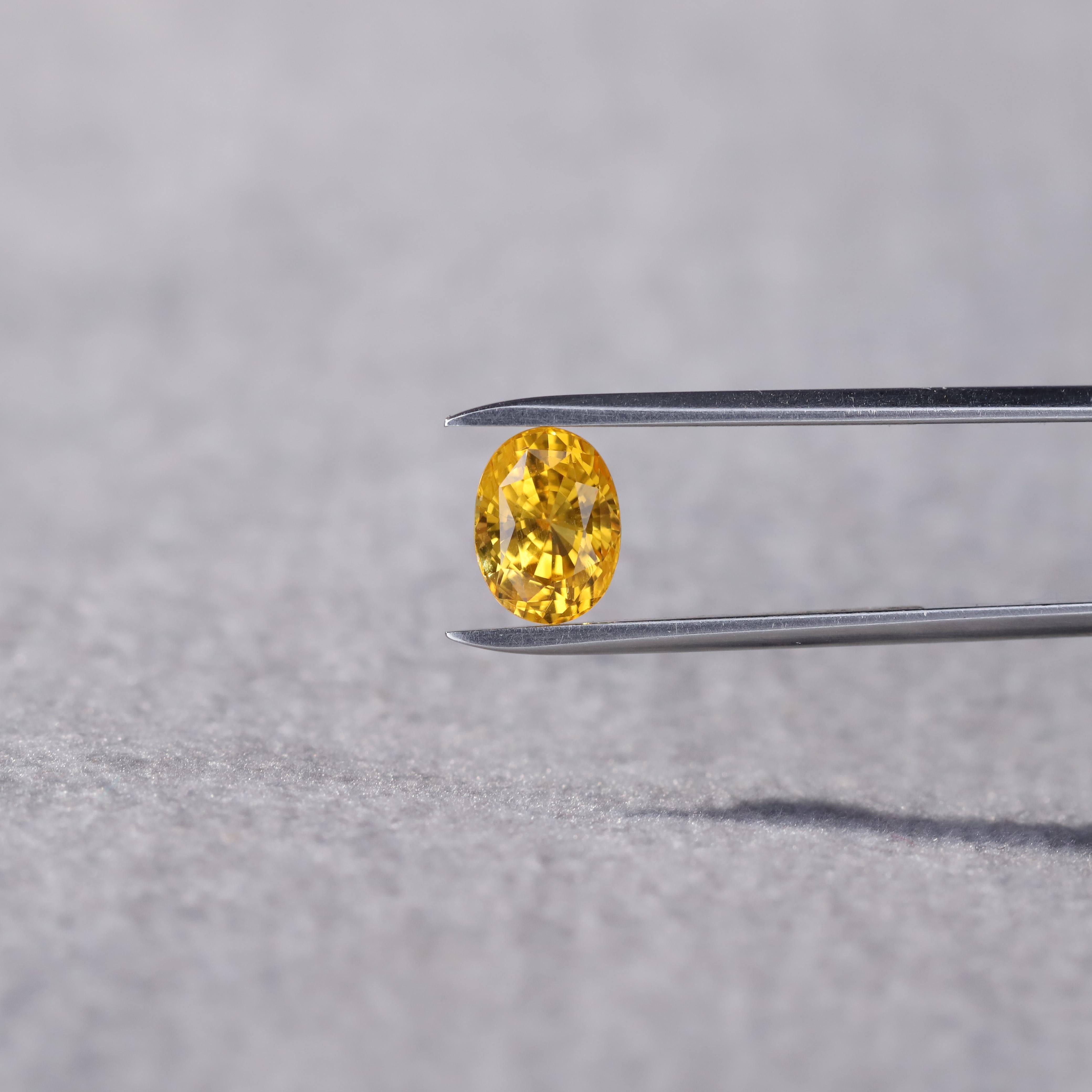 Women's 2.25 Carat Oval Cut Natural Golden Yellow Sapphire Loose Gemstone from Sri Lanka For Sale