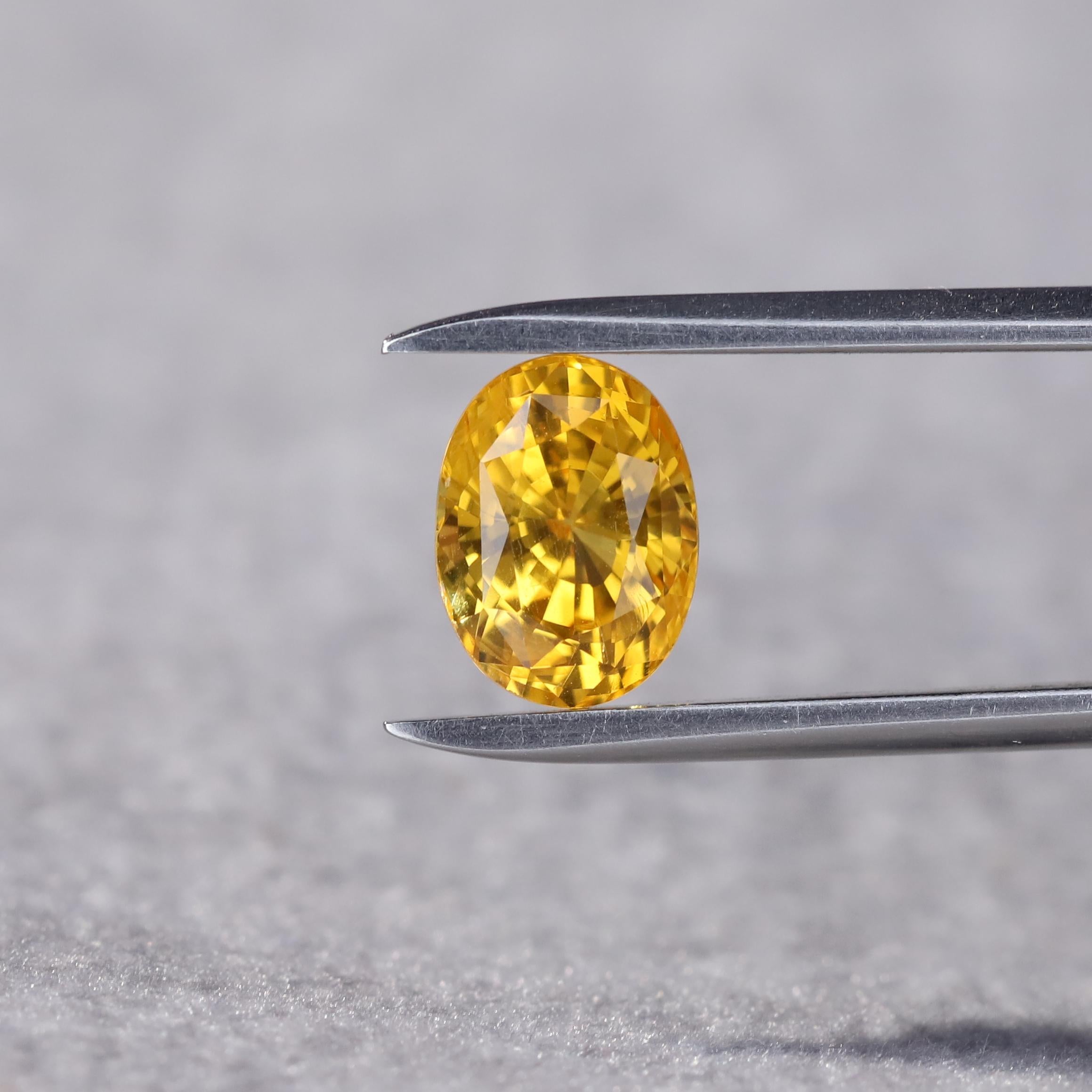 2.25 Carat Oval Cut Natural Golden Yellow Sapphire Loose Gemstone from Sri Lanka For Sale 1