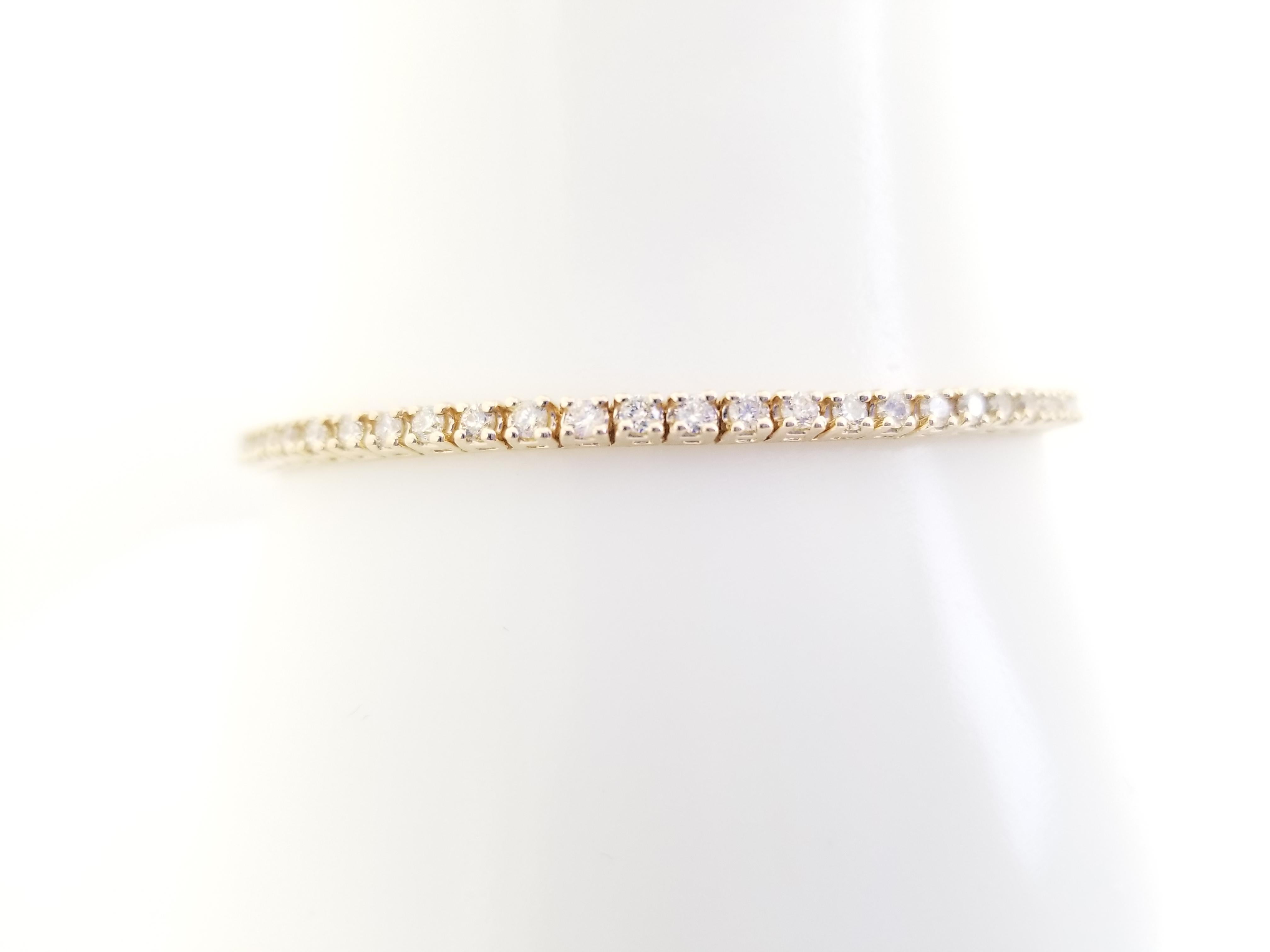 A quality tennis bracelet, round-brilliant cut diamonds. set on 14k yellow gold. each stone is set in a classic four-prong style for maximum light brilliance.

7 inch length.  
Average Color I
Average Clarity SI
2.5 mm wide.