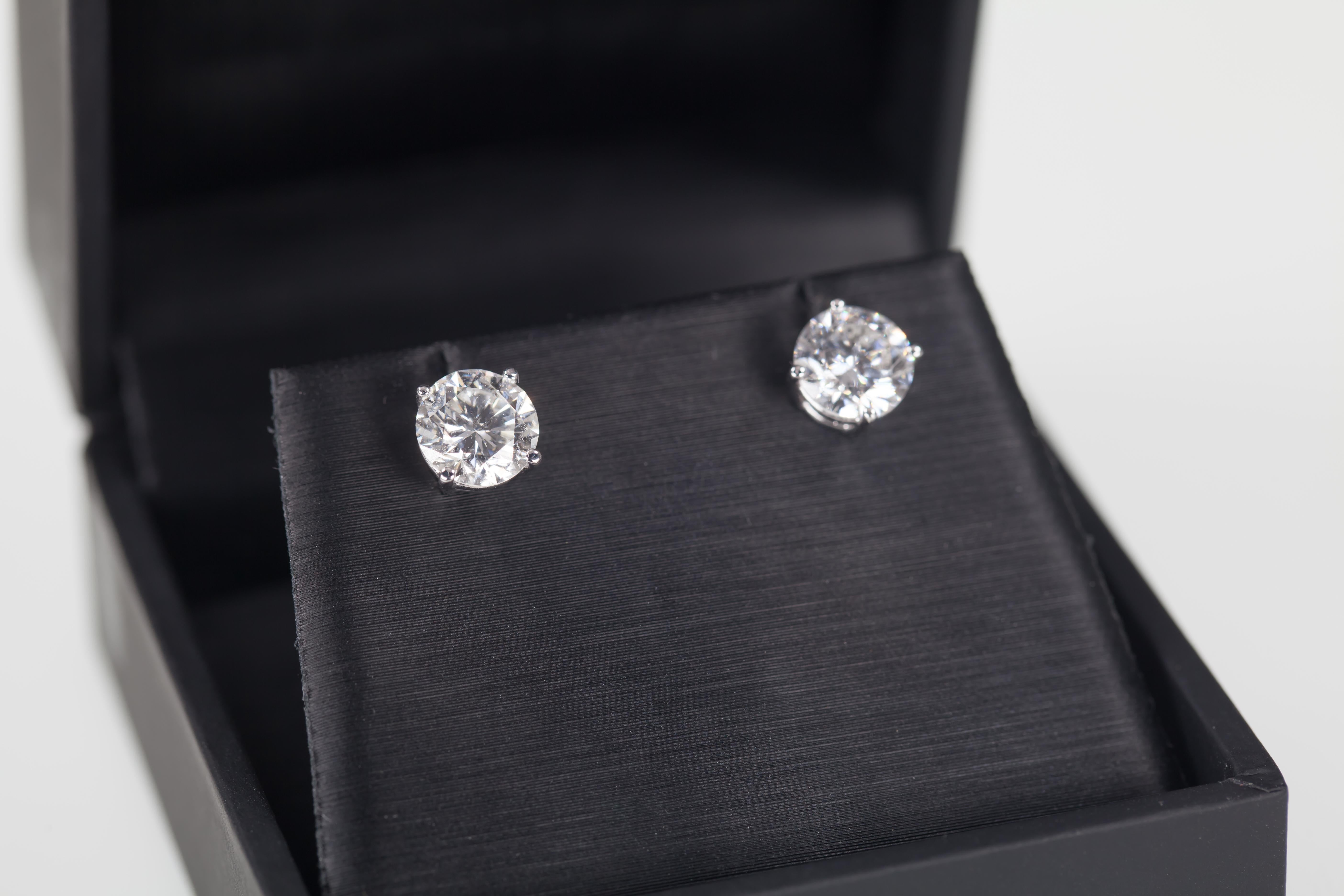 Beautiful Round Diamond Stud Earrings
Feature two diamonds totaling 2.25 cts
Color = H
Clarity = SI3
Dimensions of one stone: 6.7 mm x 4.17 mm
Dimensions of second stone: 6.59 mm x 3.99 mm
14k White Gold Screwback posts
Beautiful Gift!