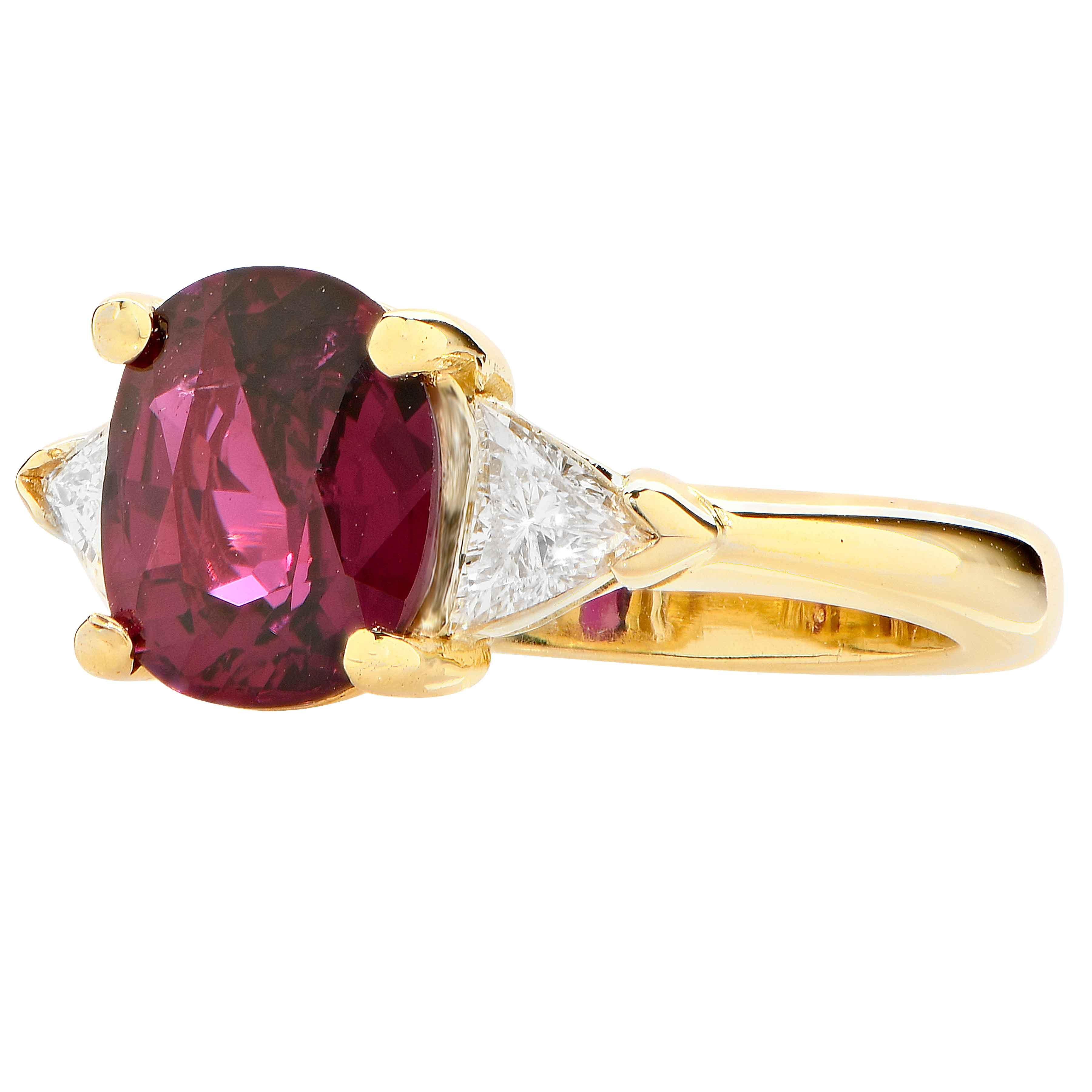 Bague en or jaune 18 carats avec rubis et diamants de 2,25 carats Bon état - En vente à Bay Harbor Islands, FL