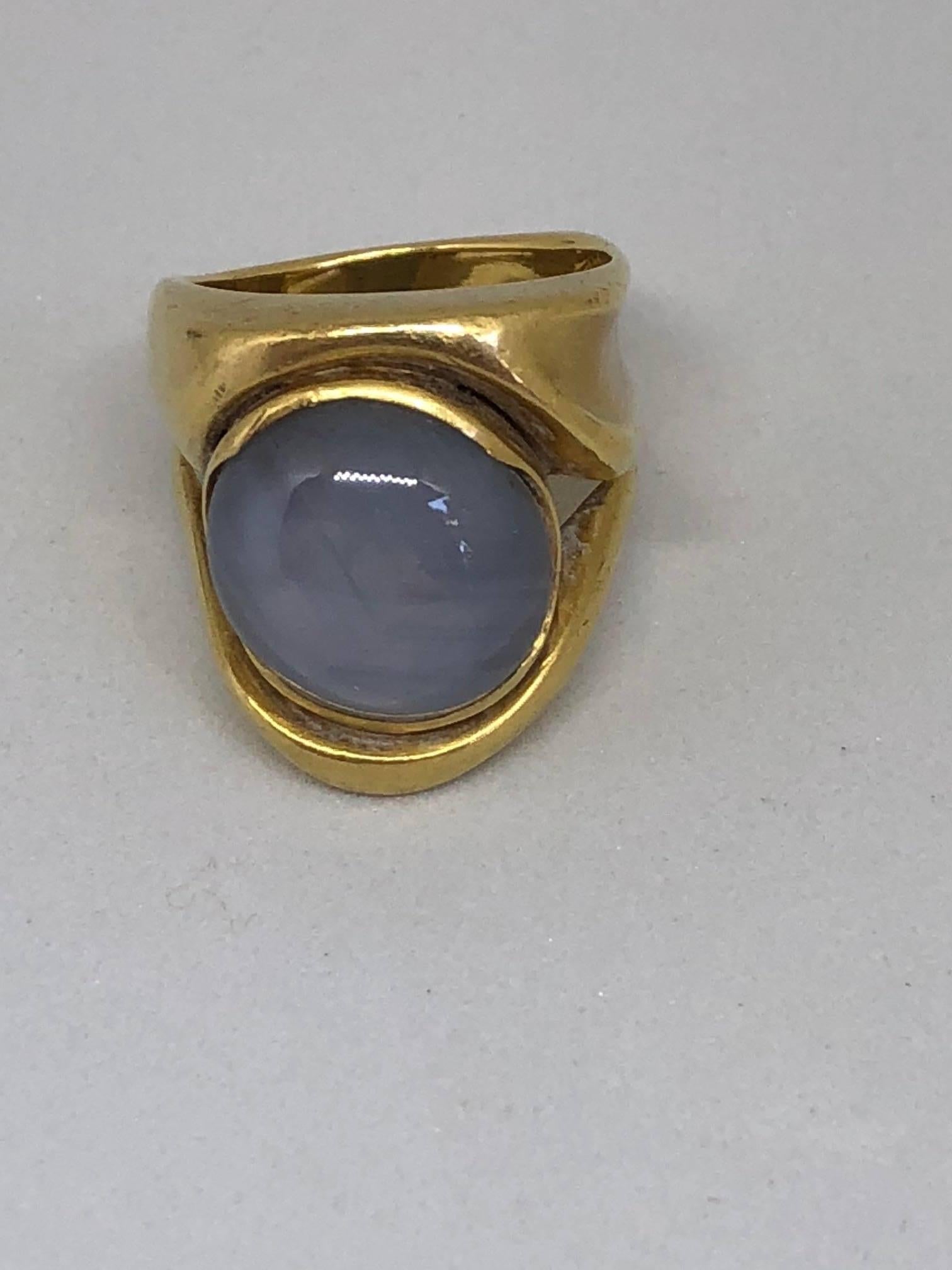 Contemporary 22.5 Carat “Star” Sapphire Gold Ring