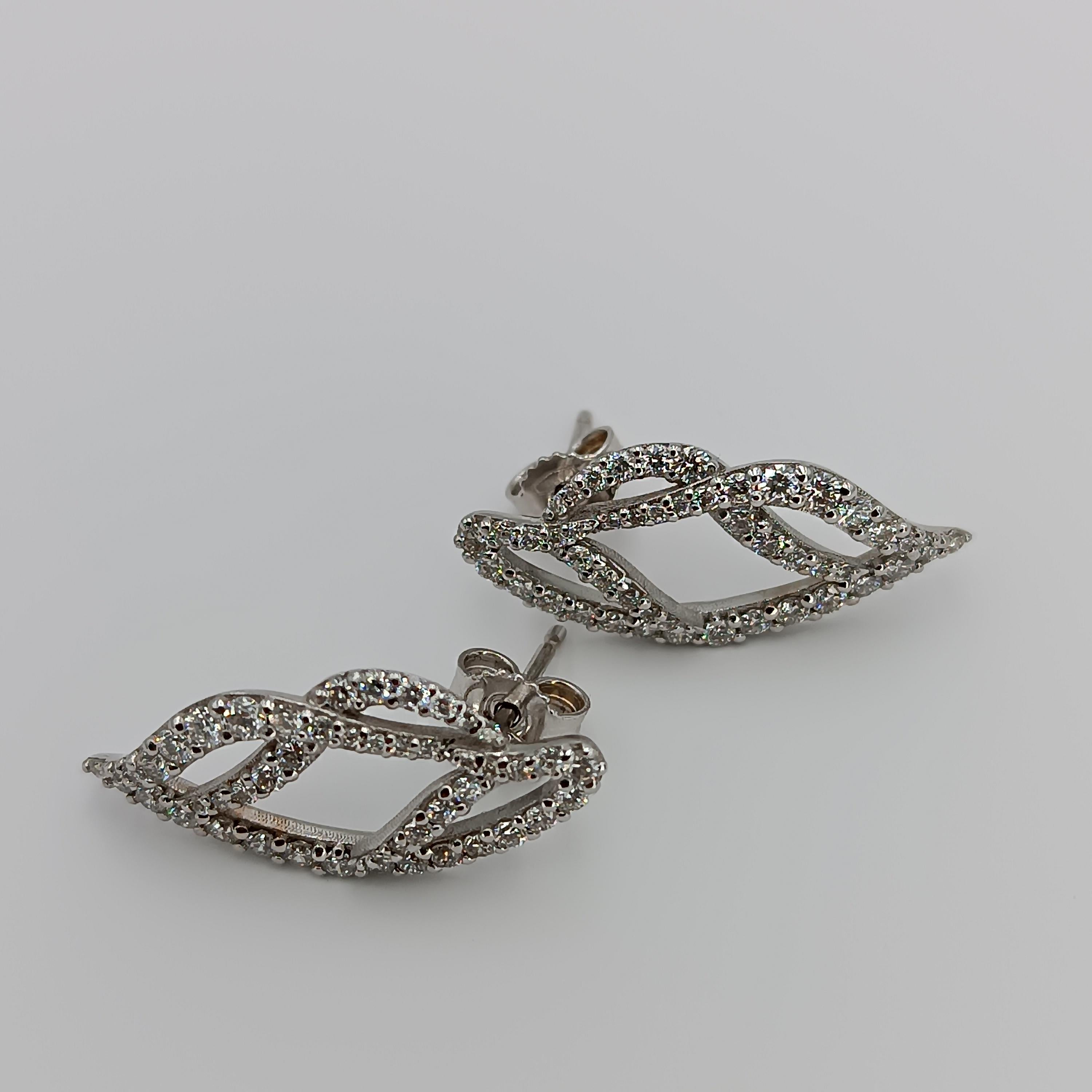 2.25 Carat VS G Grams 4, 44 Diamonds on 18 Carat White Gold Earrings In New Condition For Sale In Milano, MI