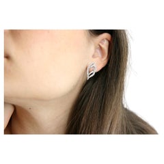 2.25 carats VS G Grammes 4, 44 diamants sur or blanc 18 carats  Boucles d'oreilles.