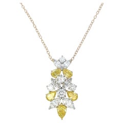 Halskette mit Blumenmotiv aus 14-karätigem Gelbgold mit einem gelben und weißen, im Labor gezüchteten Diamanten von 2,25 Karat