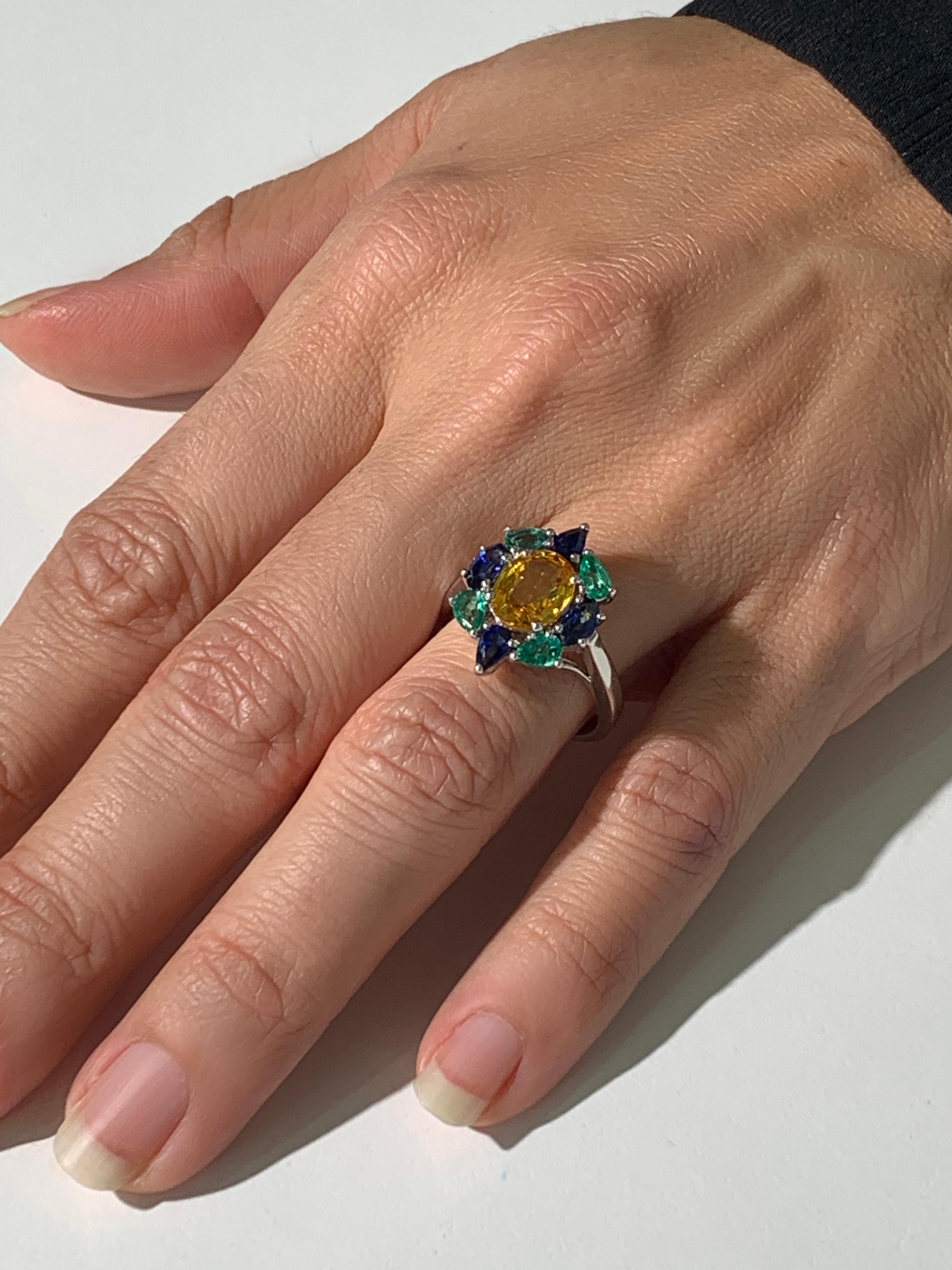 2.25 Carat Yellow Sapphire with Blue Sapphire and Emerald Ballerina Ring In New Condition For Sale In Bangkok, TH