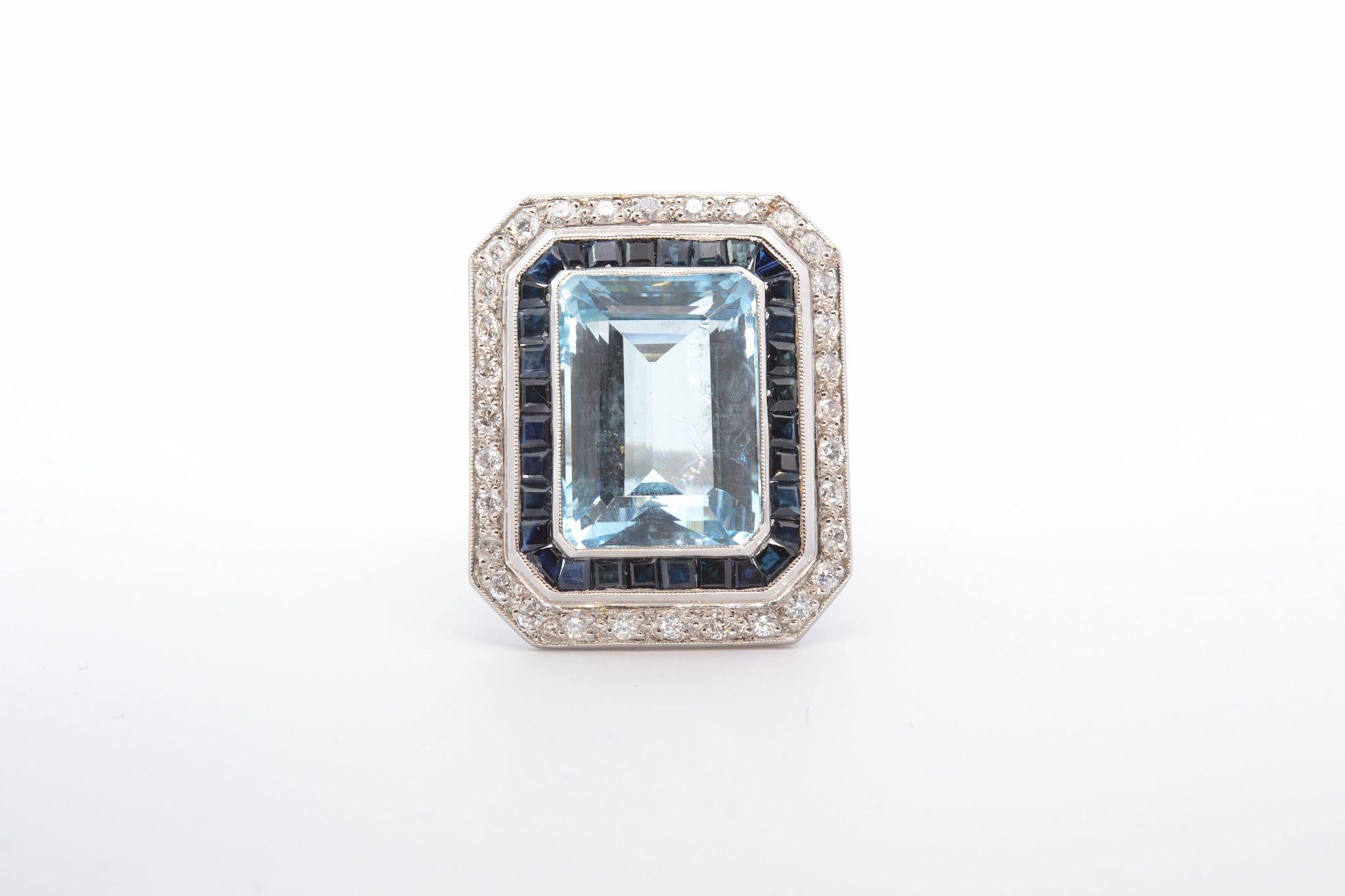 Stones: Aquamarine: 22.5cts, 32 sapphires: 3.20cts, 32 diamonds: 0.90ct
Material: Platinum
Dimensions: 30mm x 24mm
Weight: 19.5g
Period: 1950
Size: 60 (free sizing)
Certificate
Ref. : 25075