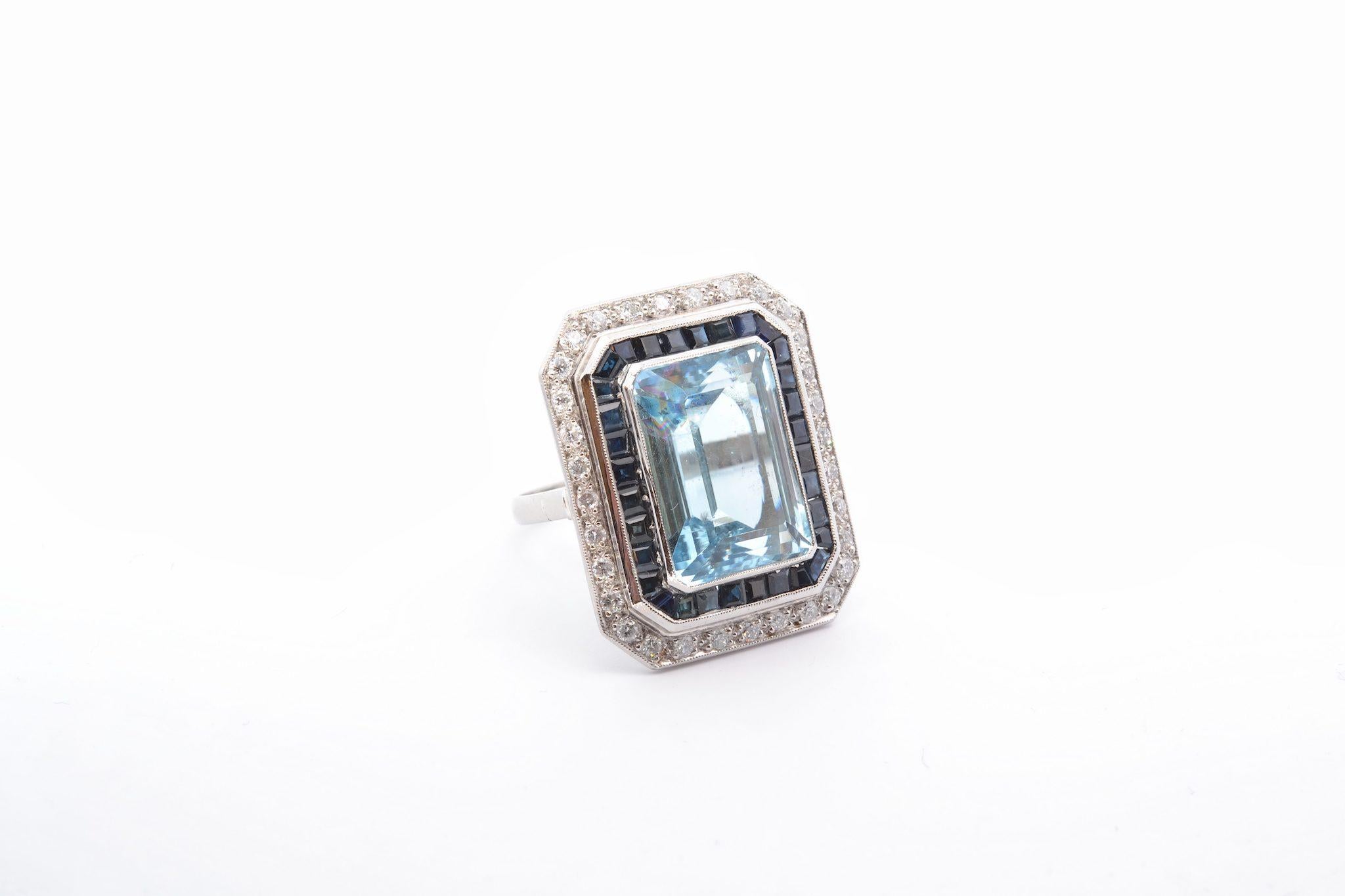 22.5 carats Aquamarine, diamonds and sapphires ring In Good Condition In PARIS, FR