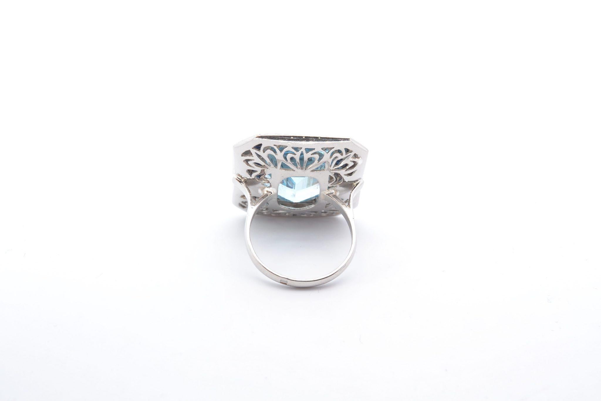 Women's or Men's 22.5 carats Aquamarine, diamonds and sapphires ring