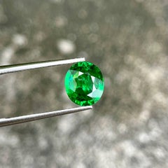 2.25 carats Leaf Green Tsavorite Garnet Stone Oval Cut Kenyan Gemstone