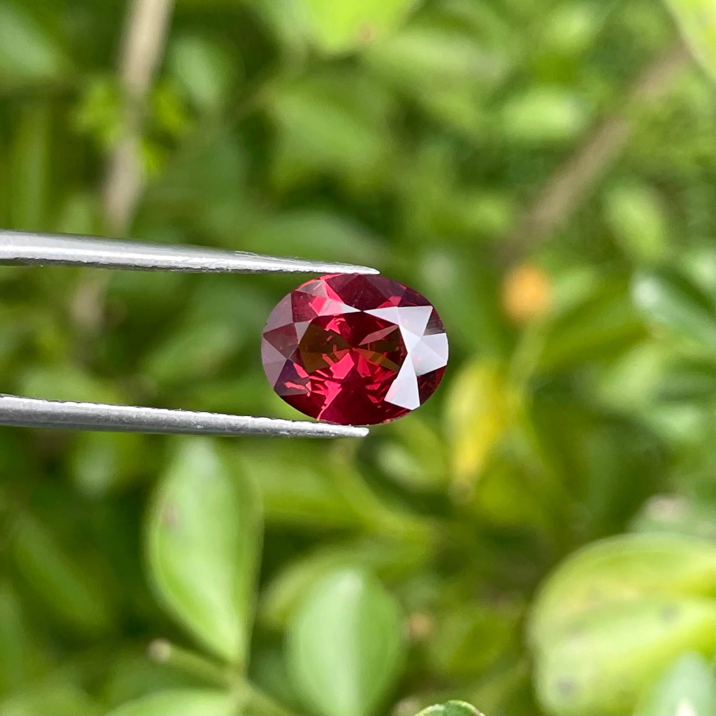 2.25 Carats Reddish Loose Garnet Stone Oval Cut Natural Tanzanian Gemstone In New Condition For Sale In Bangkok, TH