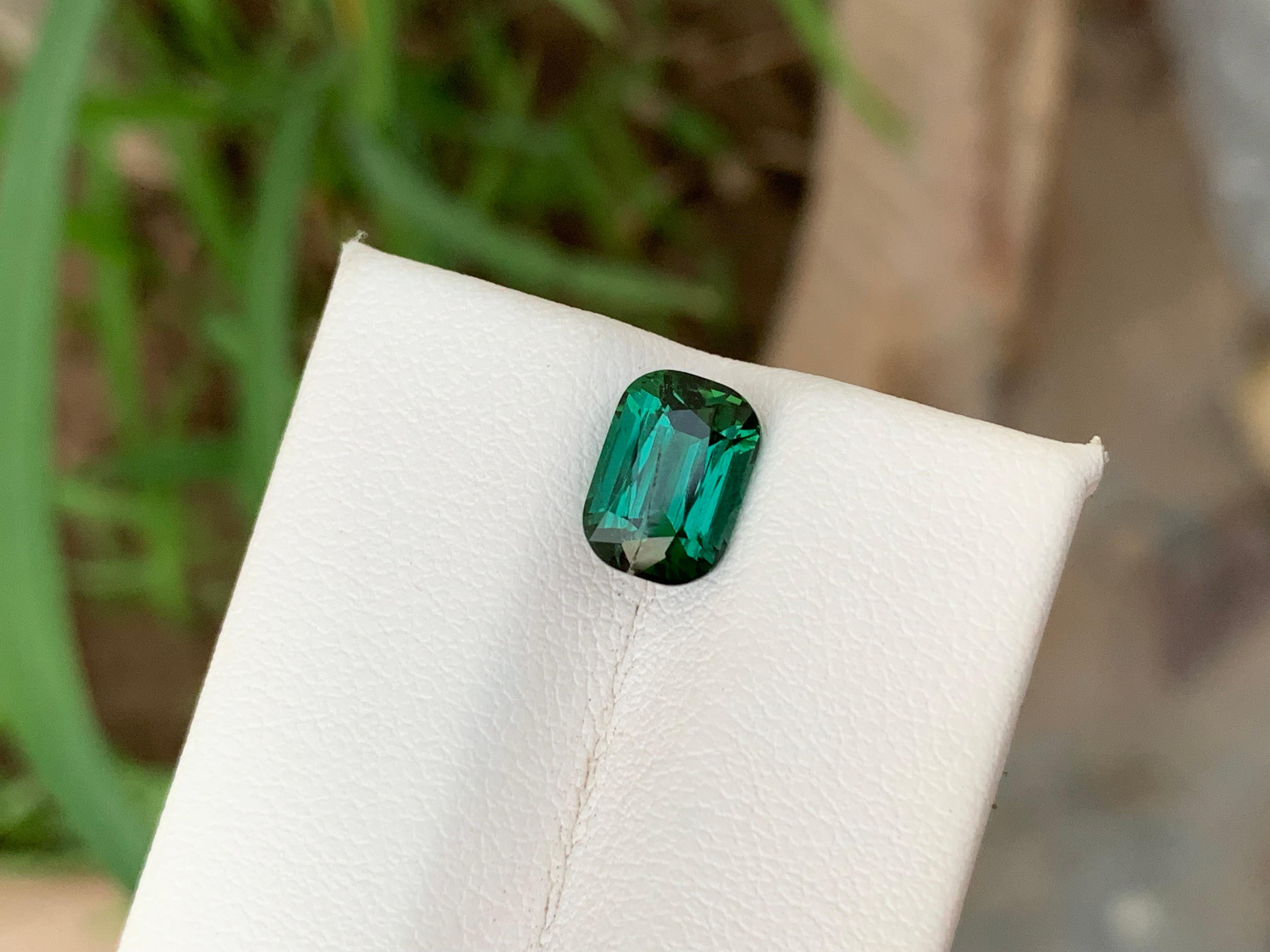2.25 Carats SI Clarity Natural Loose Green Tourmaline With Lagoon Shade  In New Condition For Sale In Peshawar, PK