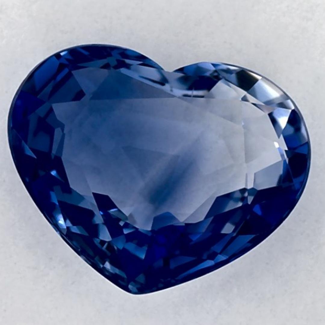 Una piedra de nacimiento de septiembre muy preciosa con un encantador color azul. Se cree que traen buena suerte y fortuna a la vida.

Explora la vibrante colección de esmeraldas, rubíes y zafiros de nuestra tienda, disponibles como gemas sueltas y