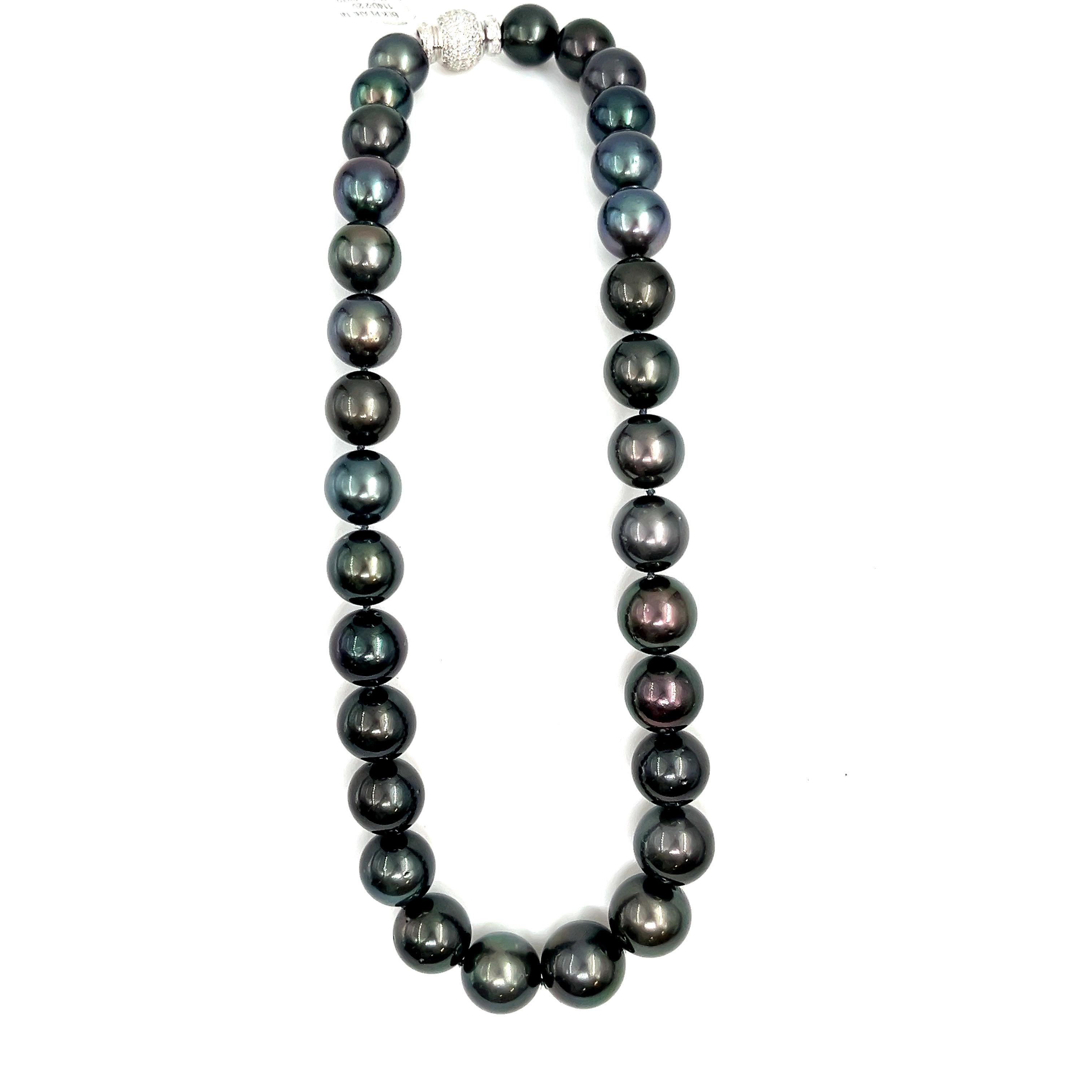 Collana con diamanti da 2,25 carati e perle nere di Tahiti Nature in vendita 4