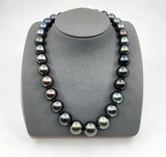 Stunning 2.25 Carat Natural Tahitian Black Pearl Necklace with Diamond Clasp