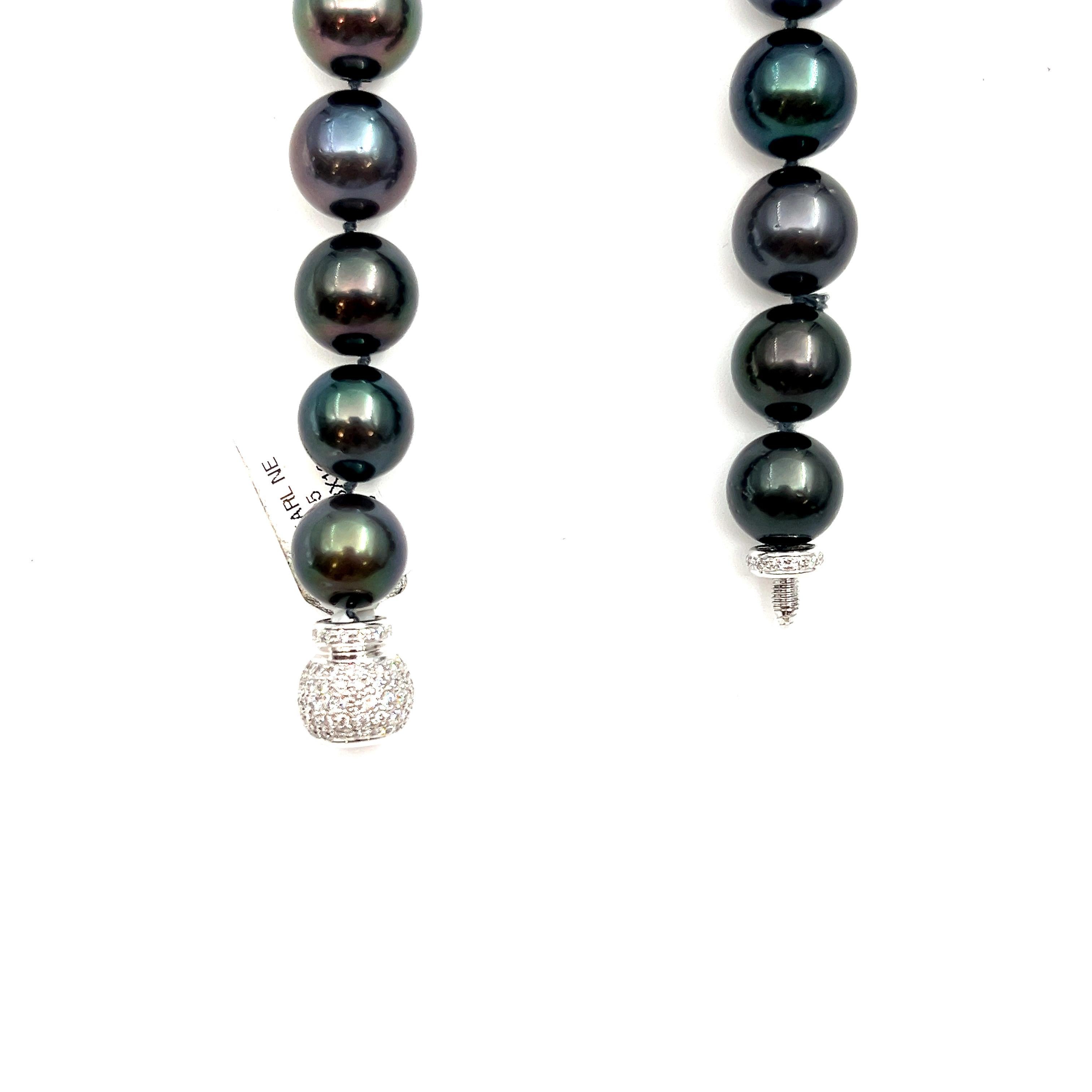 Round Cut 2.25 ct Diamond Clasp & Natural Black Tahitian Pearl Necklace For Sale