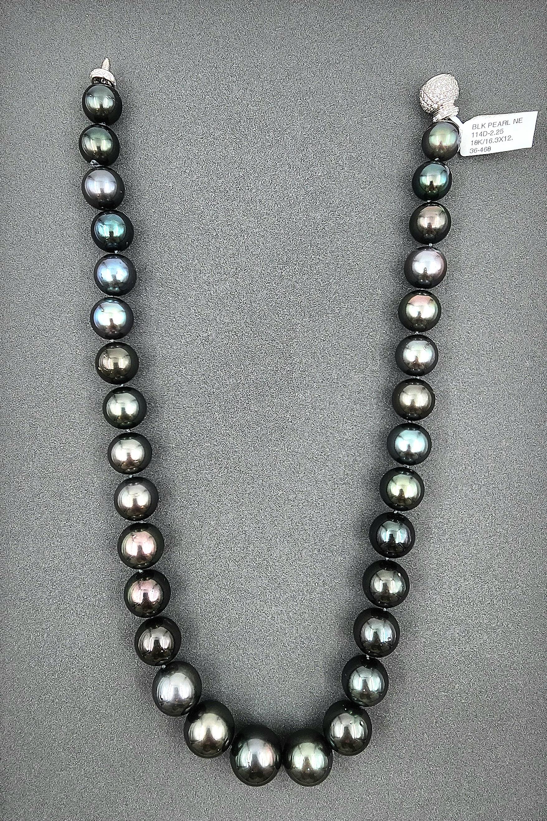 Collana con diamanti da 2,25 carati e perle nere di Tahiti Nature in vendita 1