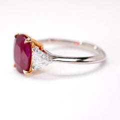 Anello con rubino di Birmania e diamanti da 2,25 ct certificato GIA