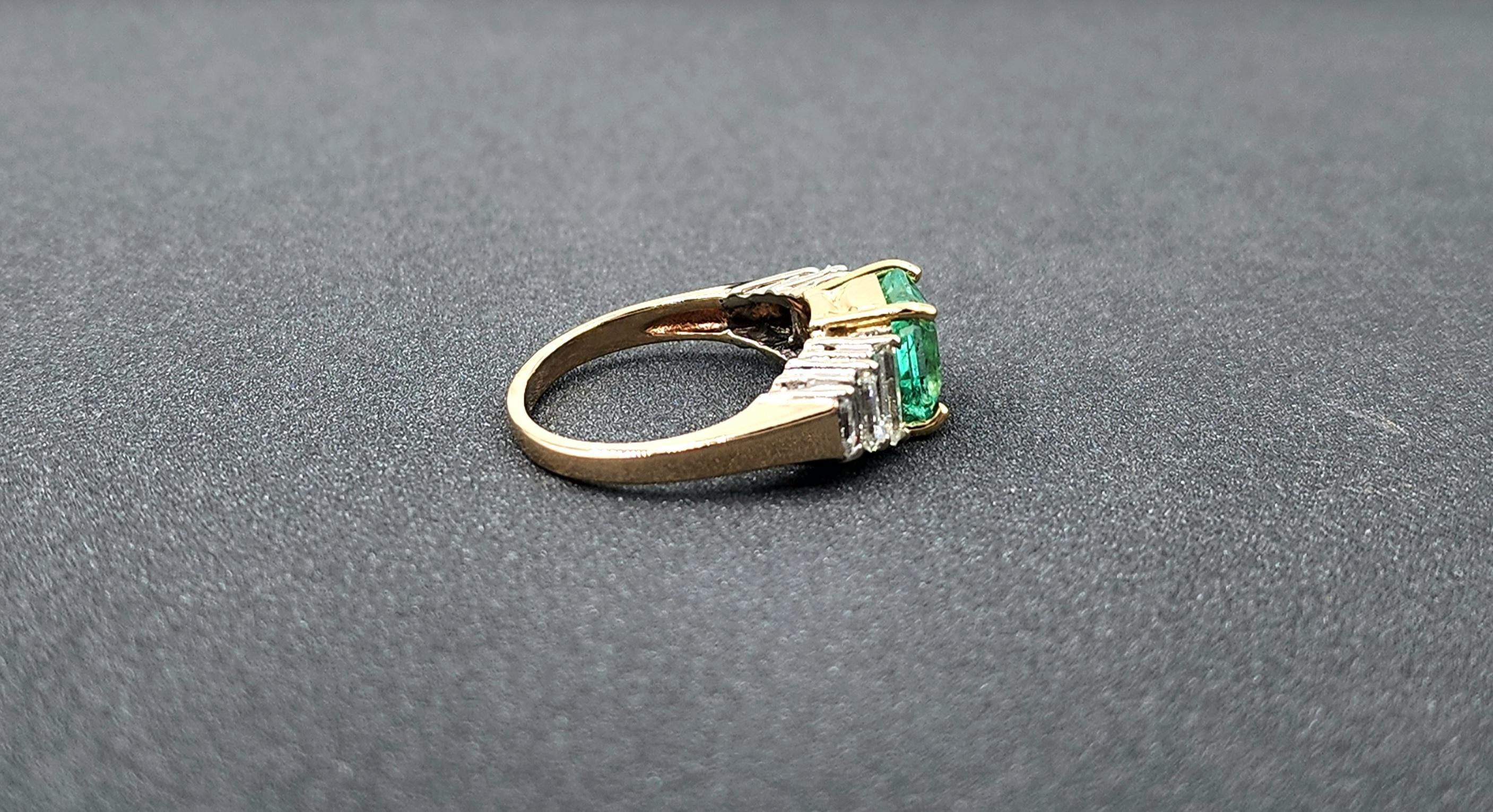 2.25 ct GIA Certified Colombian Emerald & Diamond Ring In New Condition For Sale In Chicago, IL