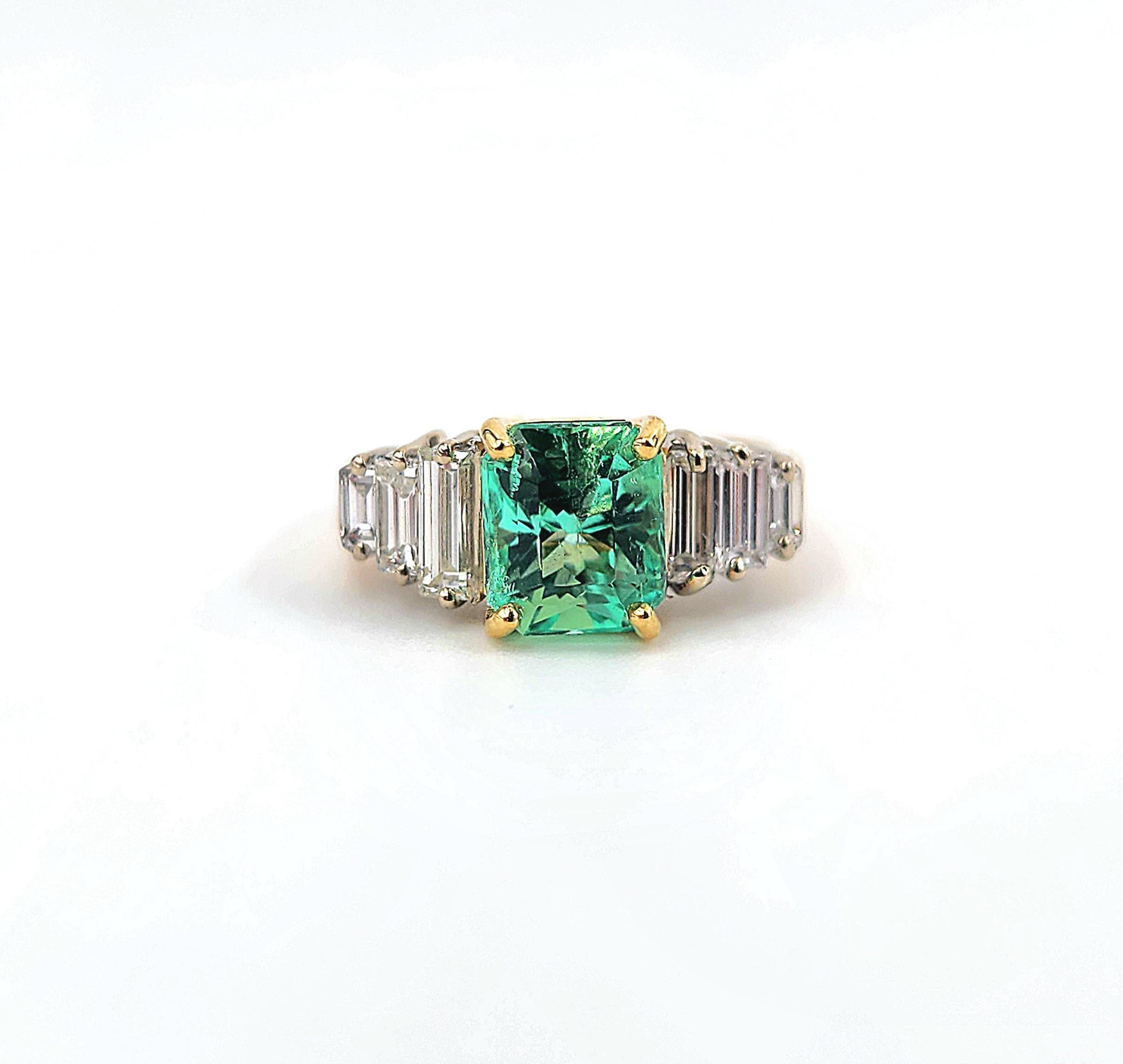 Women's or Men's 2.25 ct GIA Certified Colombian Emerald & Diamond Ring For Sale