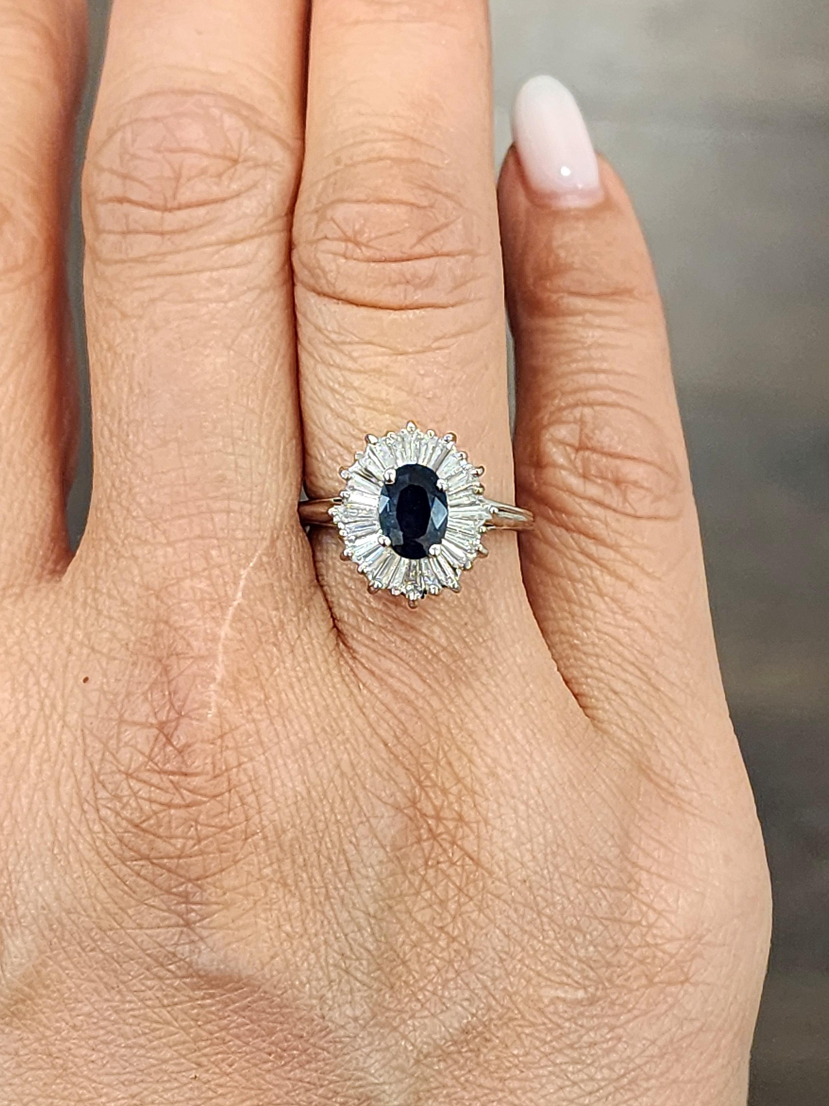 Moderno Anello con zaffiro naturale e diamante da 2.25 carati in vendita