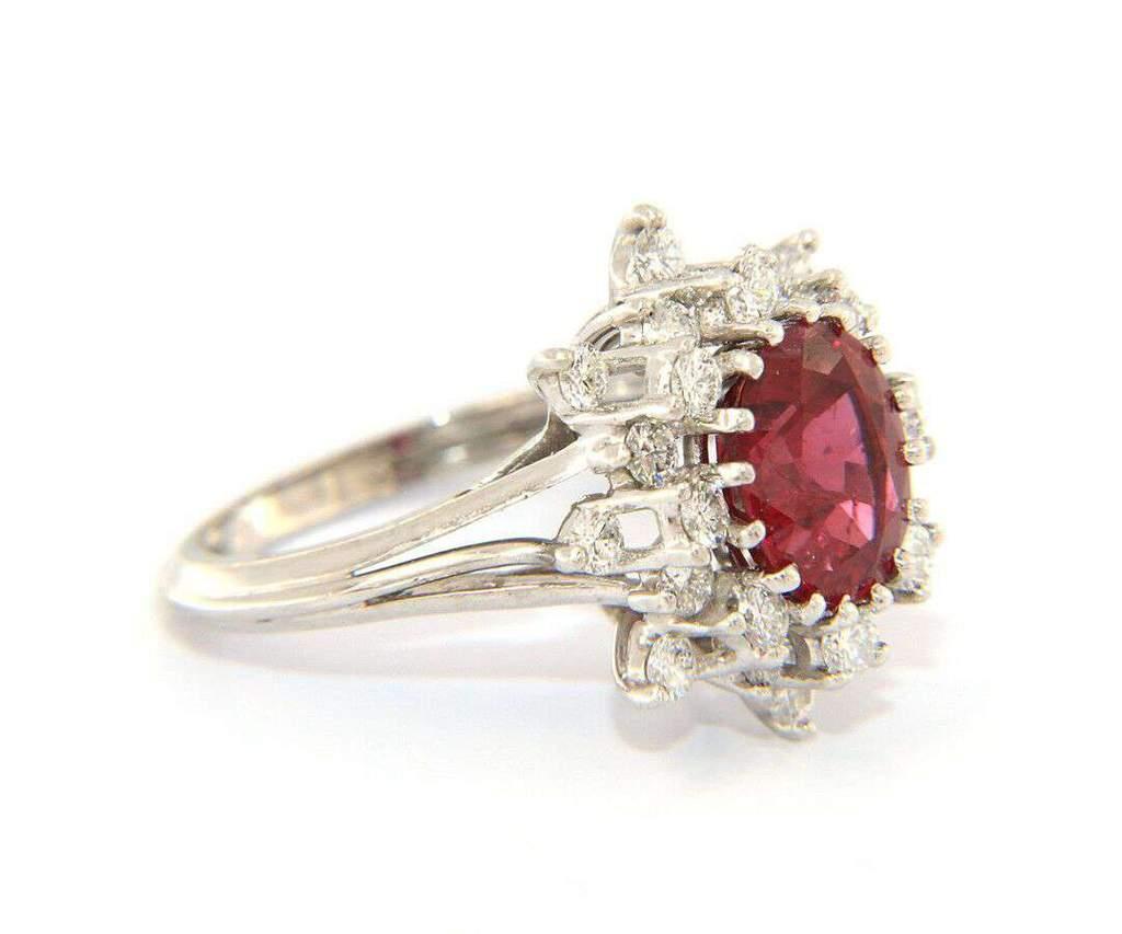 2.25 CT Ruby and 1.00 CTW Diamond Halo Starburst Frame Ring in 18kt White Gold In Excellent Condition For Sale In Vienna, VA