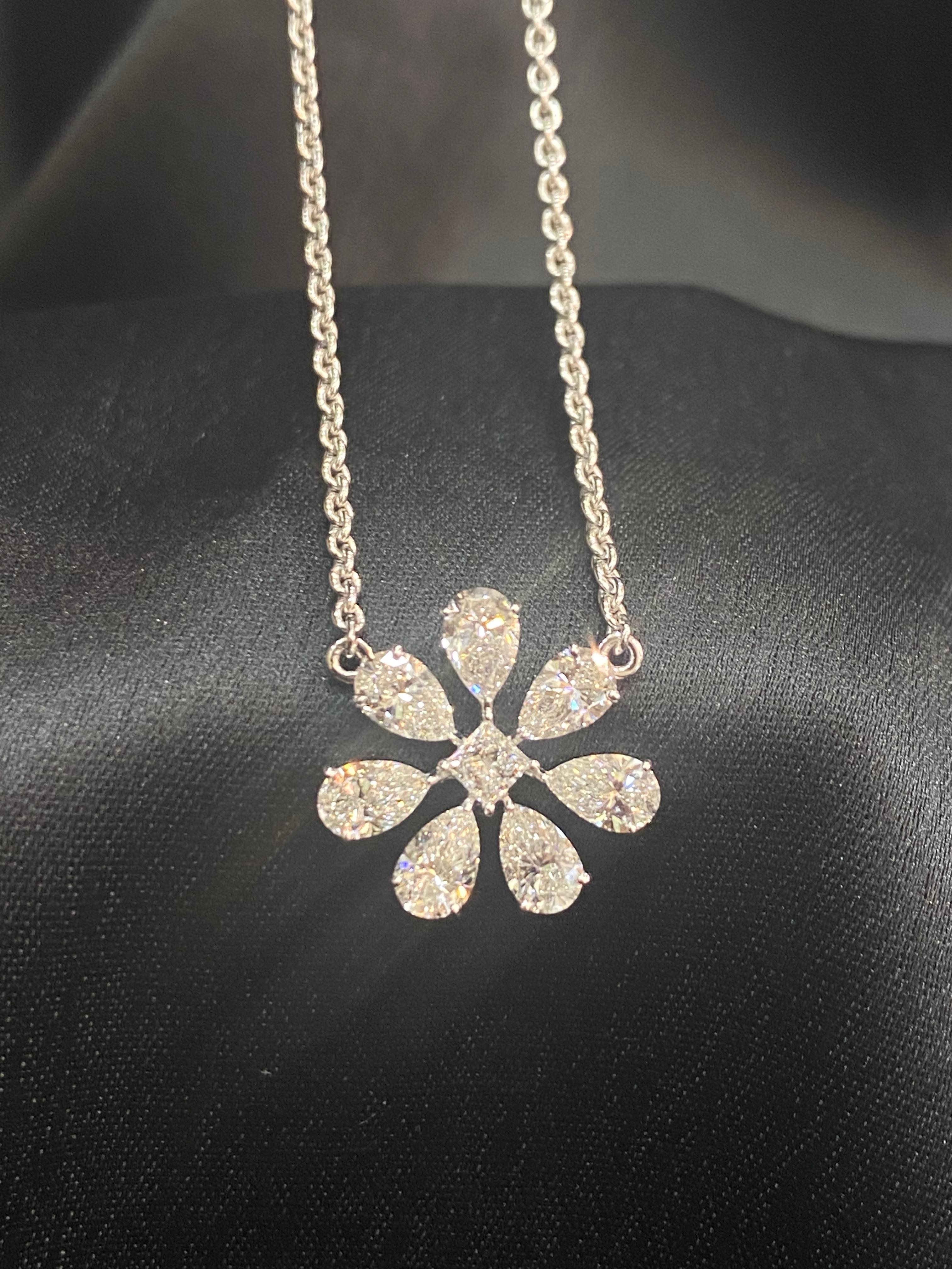 Pear Cut 2.25 Cts F/VS1 Pear Princess Diamonds Flower Necklace Authentic 14K White Gold For Sale
