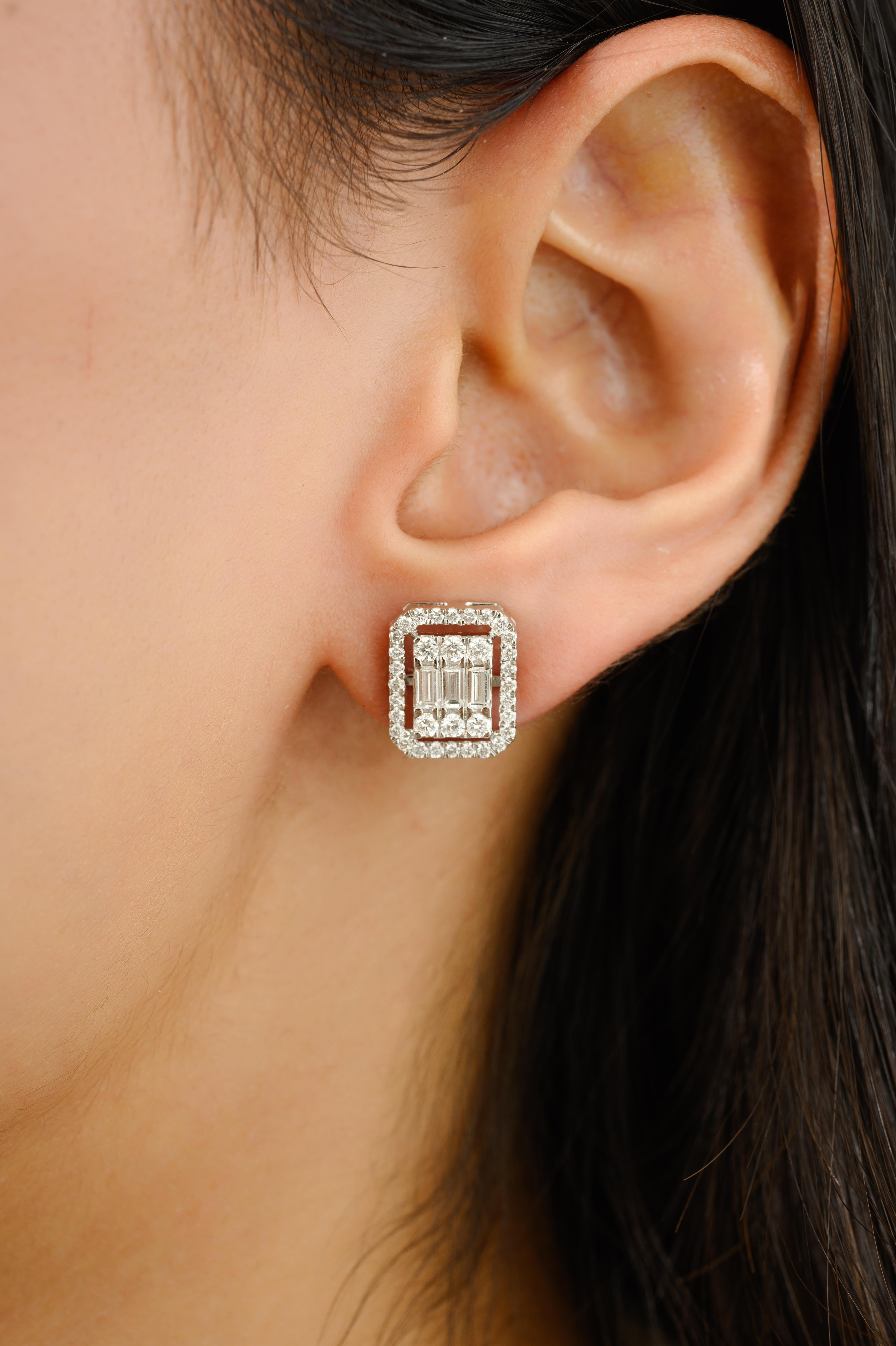 Clous d'oreilles hexagonaux en or blanc 18 carats avec grappe de diamants de 2,25 carats Pour femmes en vente