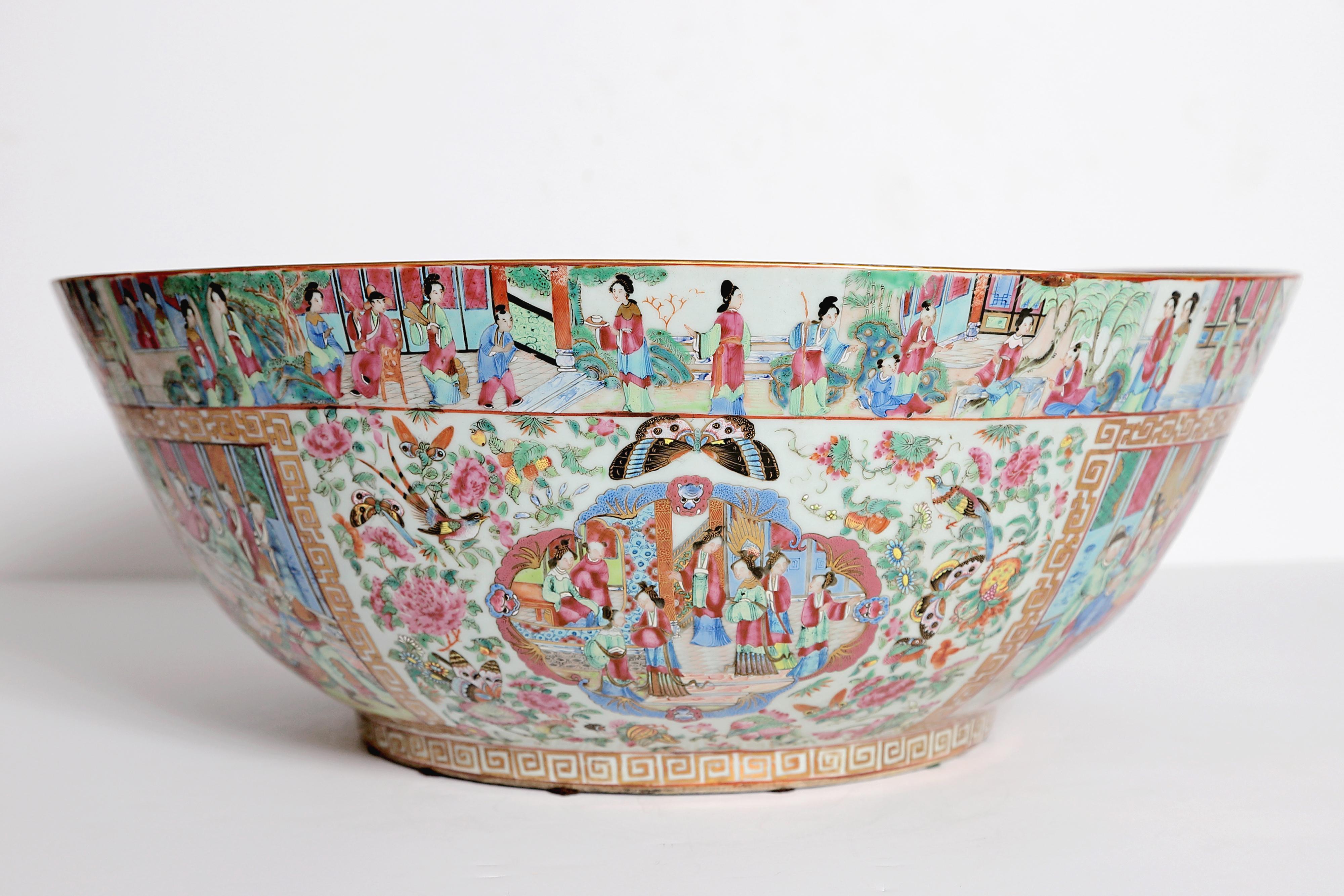 Large Scale Punch Bowl / Chinese Export Rose Medallion 3