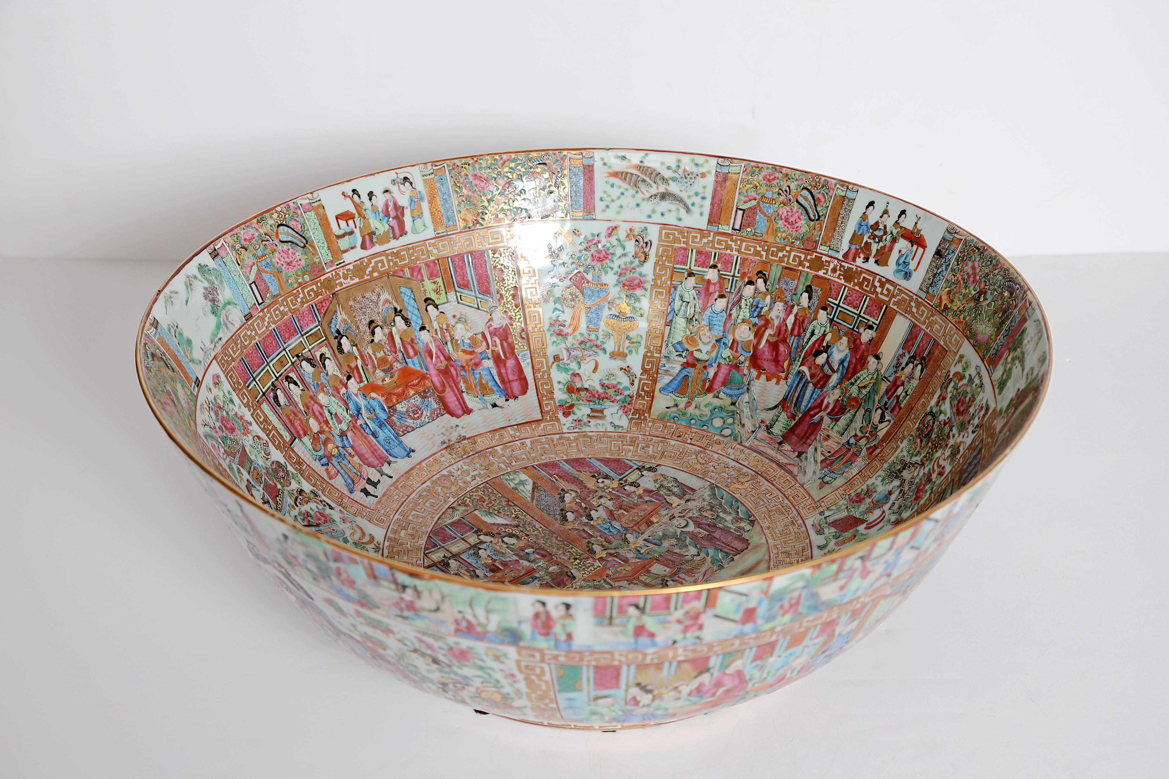 Large Scale Punch Bowl / Chinese Export Rose Medallion 12