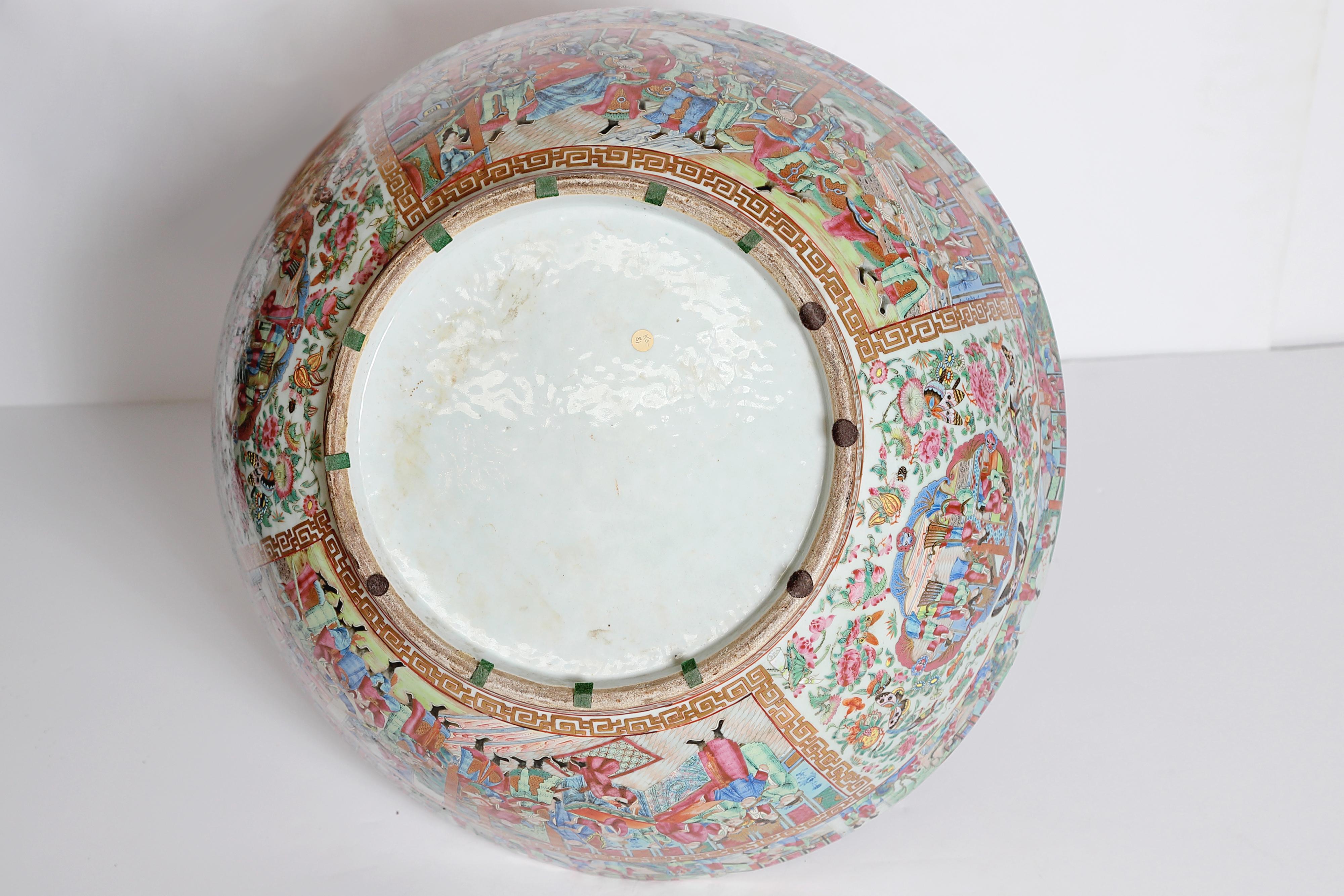 Large Scale Punch Bowl / Chinese Export Rose Medallion 13