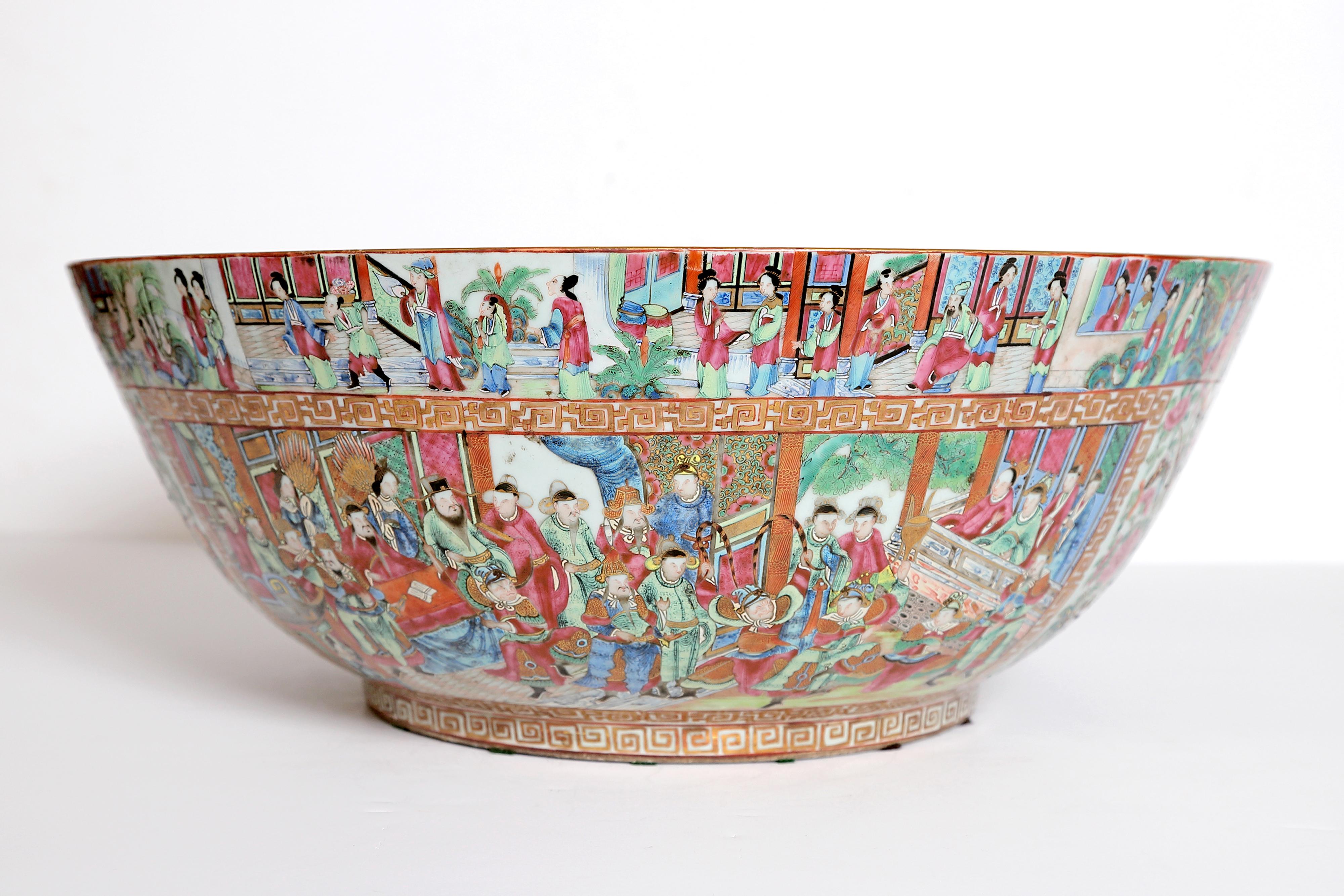 Large Scale Punch Bowl / Chinese Export Rose Medallion 1