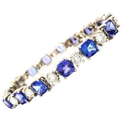 22.50 Carat Tanzanite and 5.75 Carat Diamond High-End 18 Karat Gold Bracelet