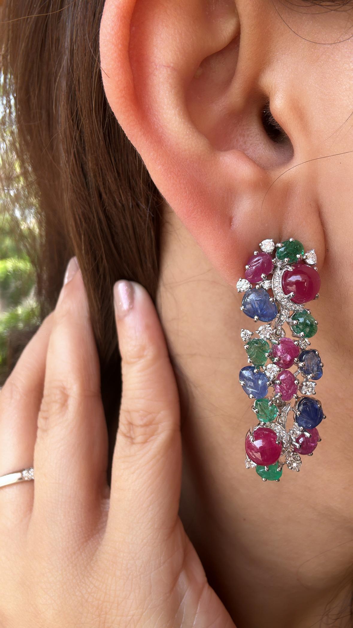 Pendientes araña de zafiro azul, esmeralda, rubí y diamantes tallados de 22,50 quilates en venta 4
