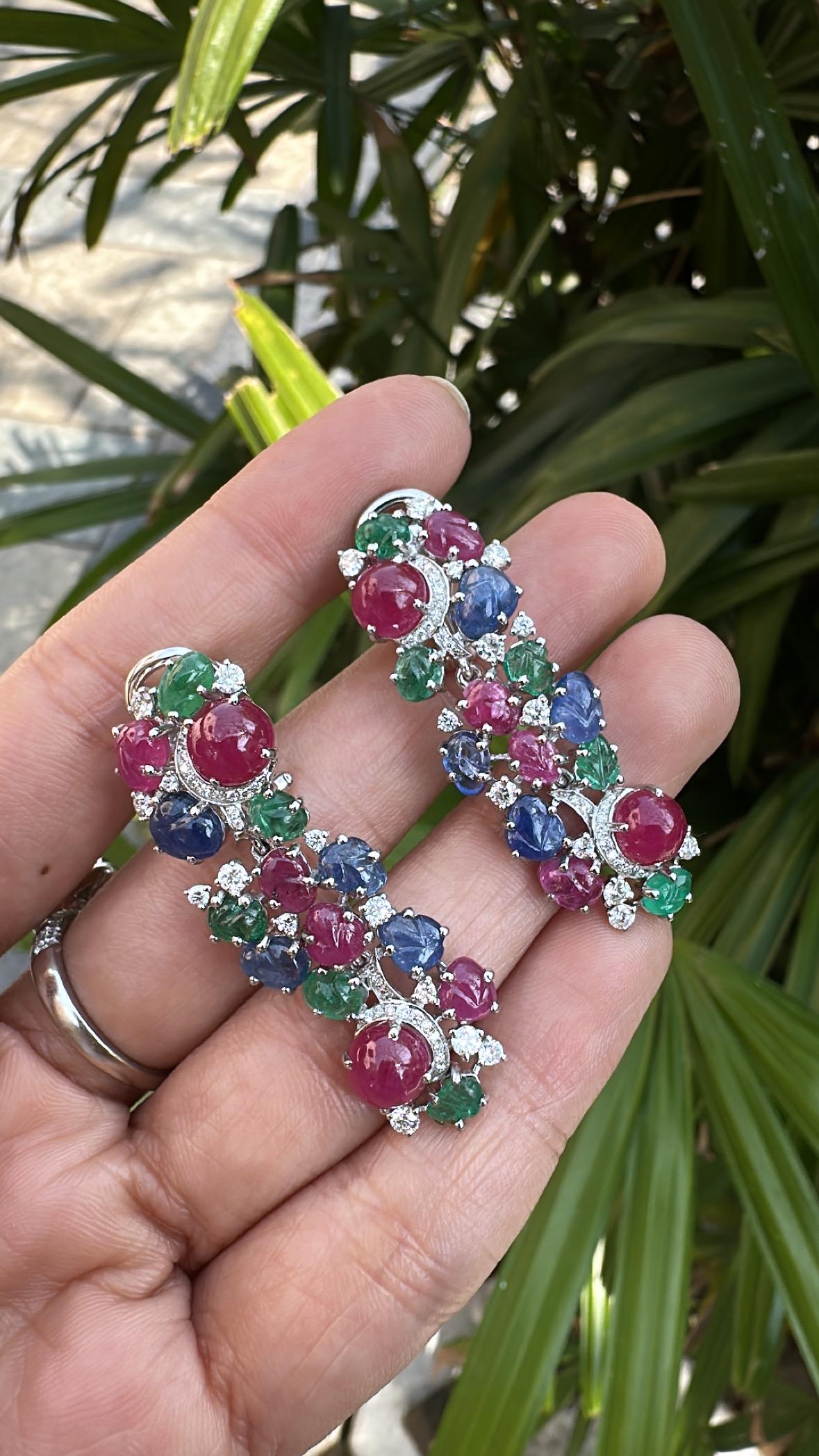 Pendientes araña de zafiro azul, esmeralda, rubí y diamantes tallados de 22,50 quilates en venta 2