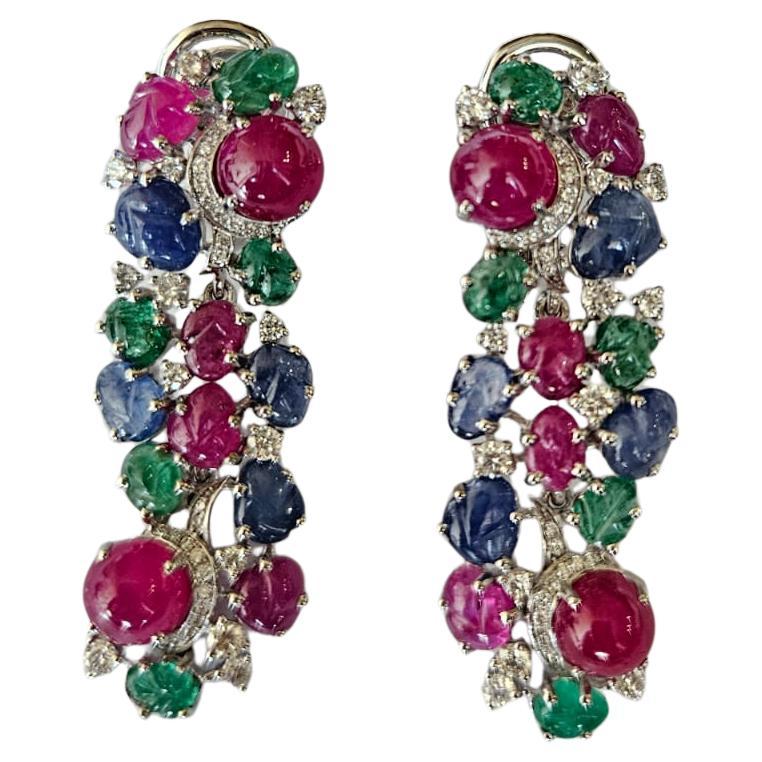 Boucles d'oreilles chandelier sculptées en saphir bleu, émeraude, rubis et diamant 22,50 carats