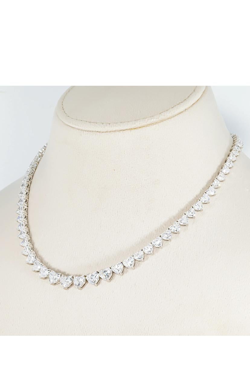 22,50 Carats  Collier de tennis en or 18K avec diamants EF/VVS en forme de coeur en vente 3