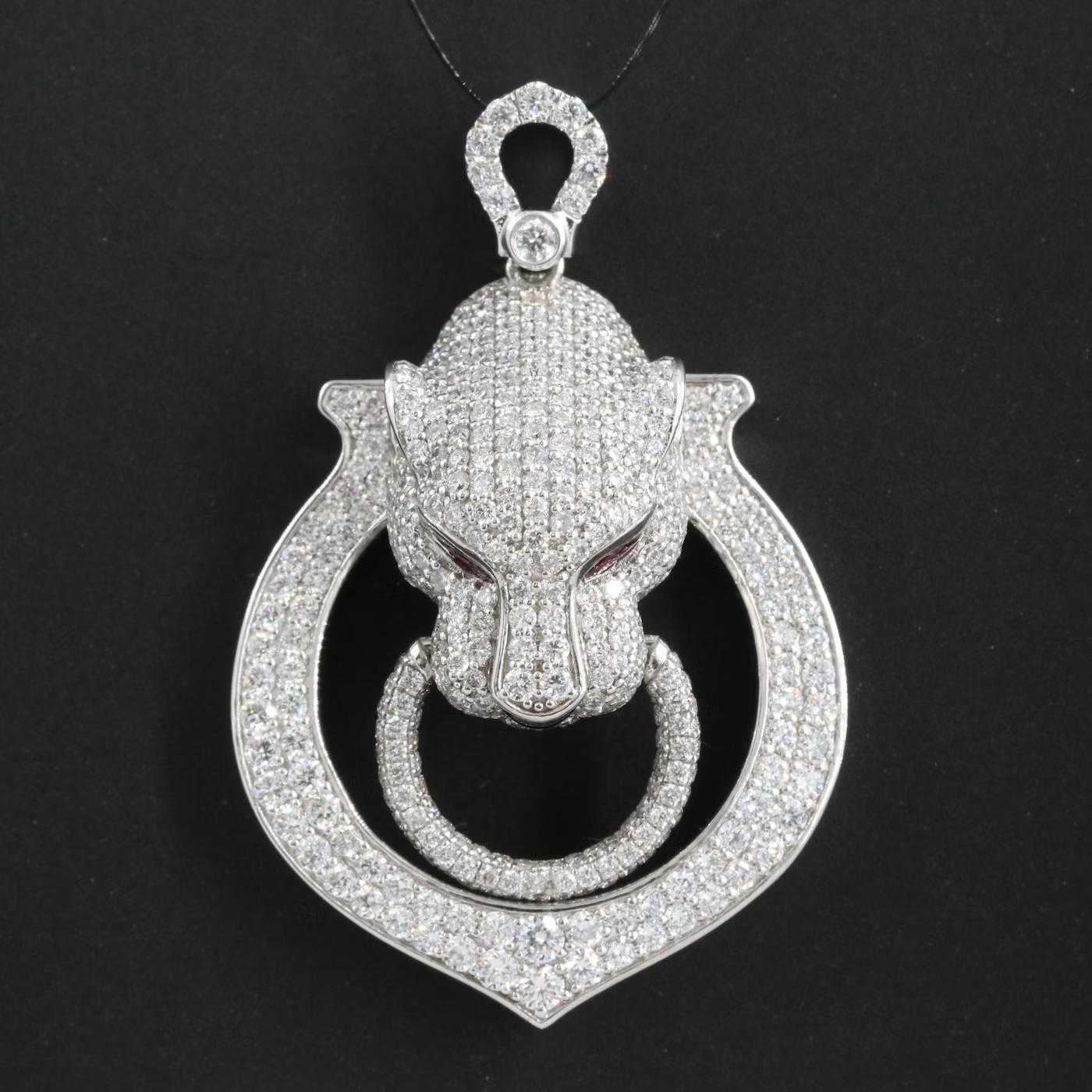 Designer Oversized statement 3D Pendant

Panther Panthere design, fancy 3D

NEW with tags, Tag price $22500

Platinum 950, stamped Pt950

Heavy and well made, 16.5 grams in weight 

4.55 CT Diamond & Ruby (Ruby Eyes)

No chain is included

Comes