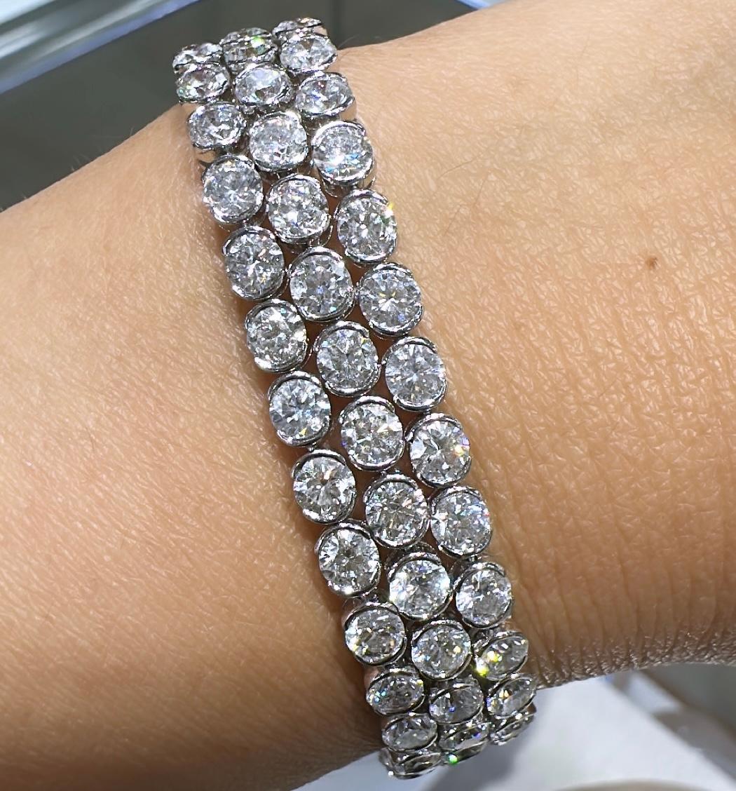 Moderne Bracelet d'affirmation à trois rangées de diamants 22,52 carats en vente