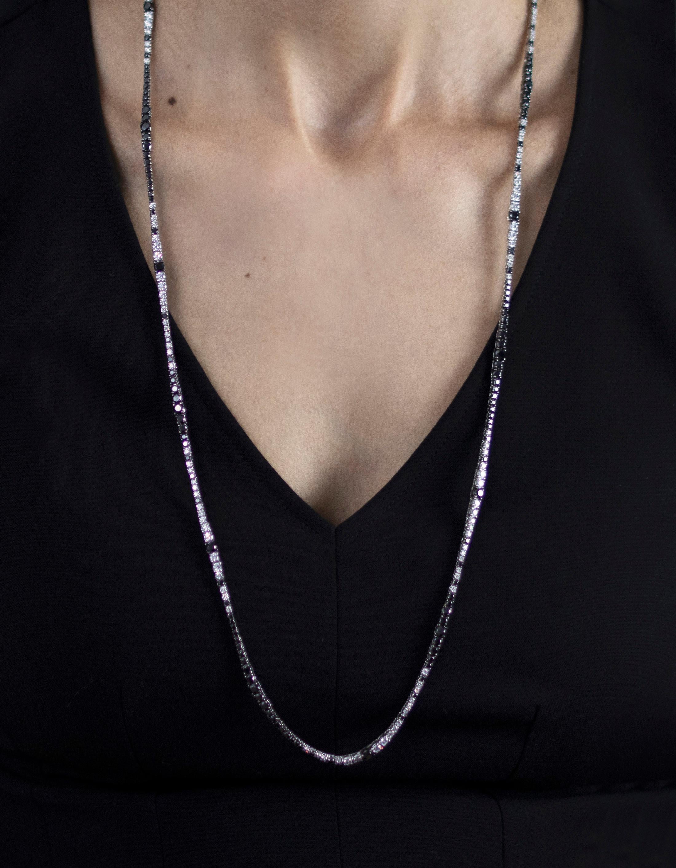 22.54 Carats Total White and Black Round Diamond Riviera Tennis Necklace In New Condition In New York, NY