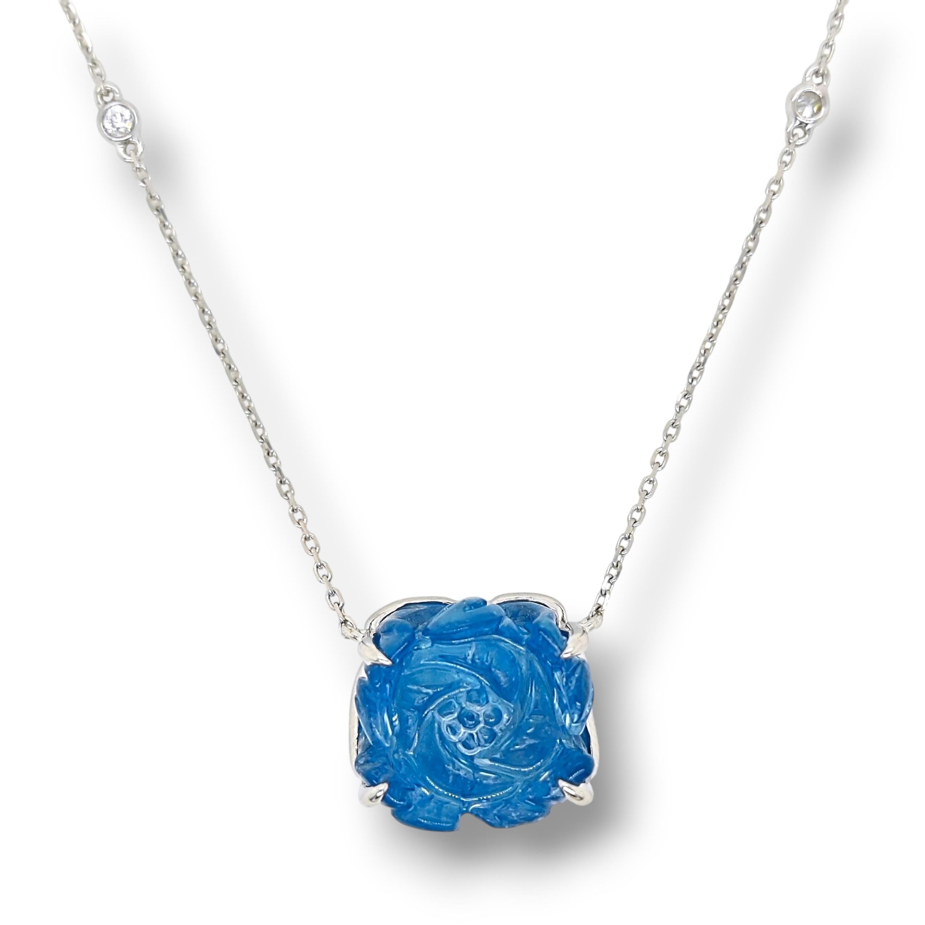 Taglio misto Collana a goccia in oro bianco con diamante rotondo e acquamarina da 22,55 carati in vendita