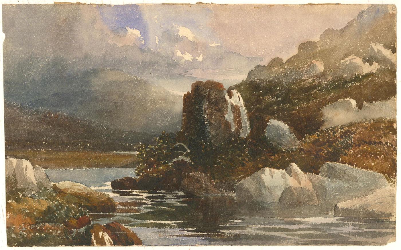 Dépeignant une rivière paisible traversant un paysage montagneux, cette belle aquarelle porte la marque du peintre britannique David Hall McKewan. Achetée à l'origine avec l'attribution à McKewan, cette étude aquarellée est un bel exemple de l'art