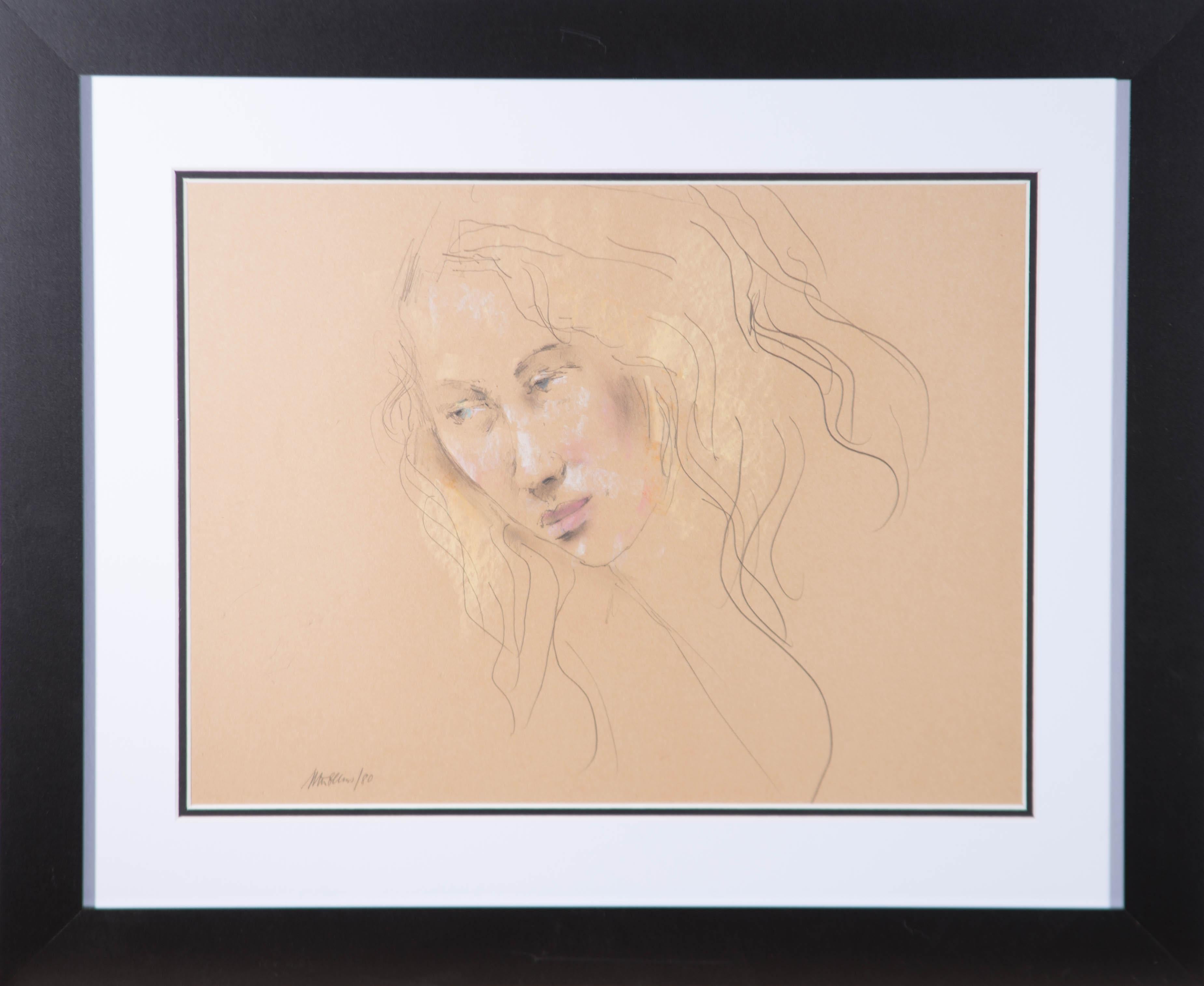 Ein wunderschönes Porträt einer jungen Frau von dem unter Denkmalschutz stehenden britischen Künstler Peter Collins. Mit pastellfarbenen Details. Sehr gut in einem zeitgenössischen schwarzen Rahmen mit doppeltem Passepartout präsentiert.