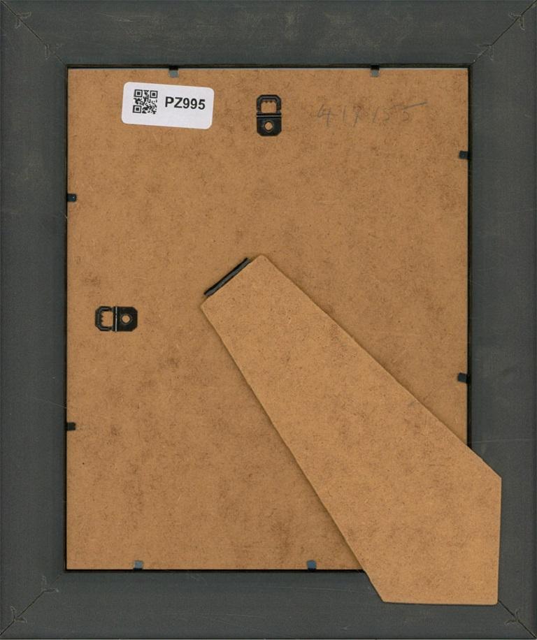 Un dibujo a grafito muy fino y detallado de un anciano con un órgano. Lleva la ropa desaliñada y un sombrero de tres picos muy arrugado. Bien presentado en un marco negro contemporáneo y montaje de doble tarjeta. Sin firmar. Sobre papel de acuarela.
